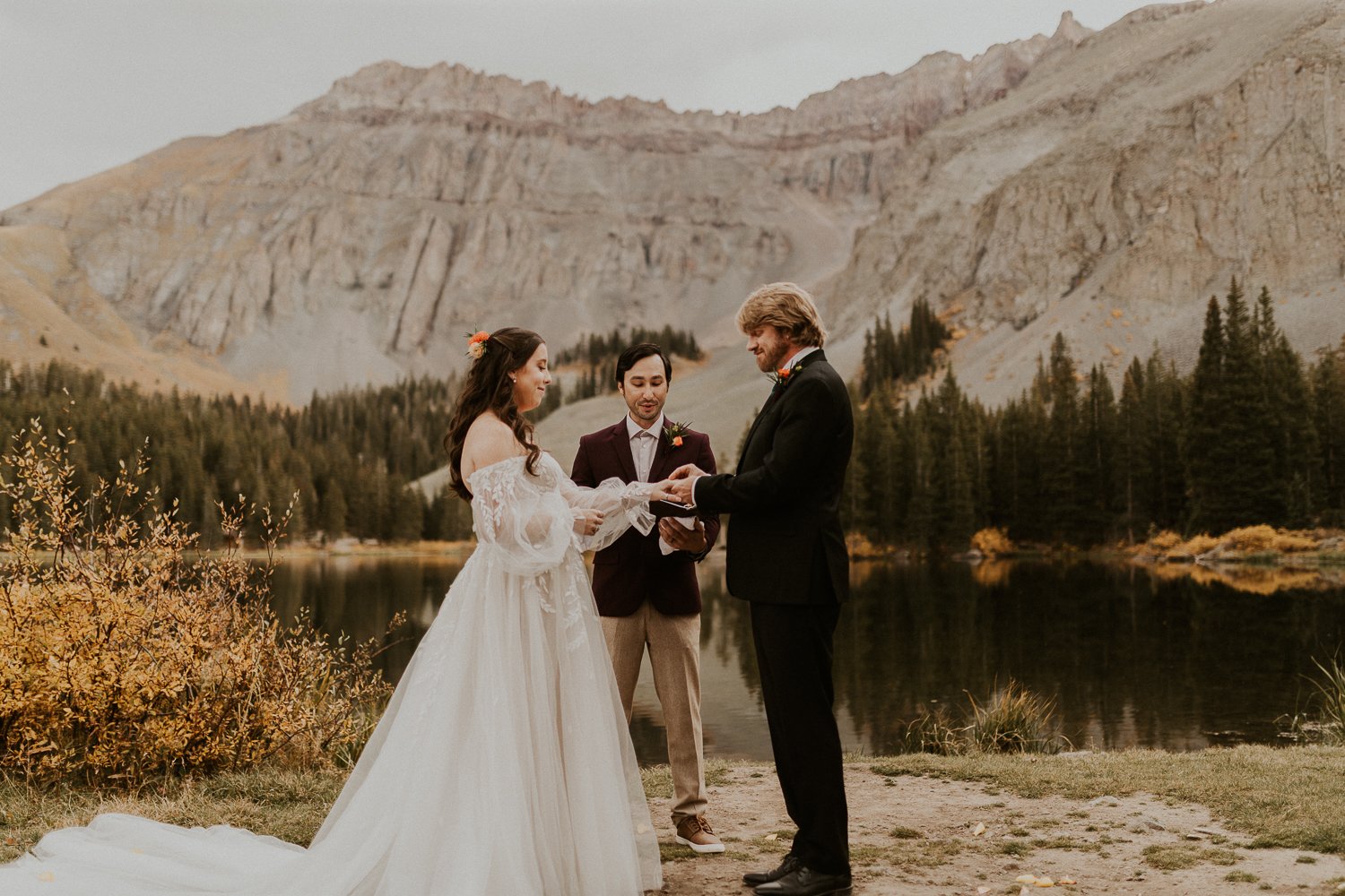 couple eloping at alta lakes