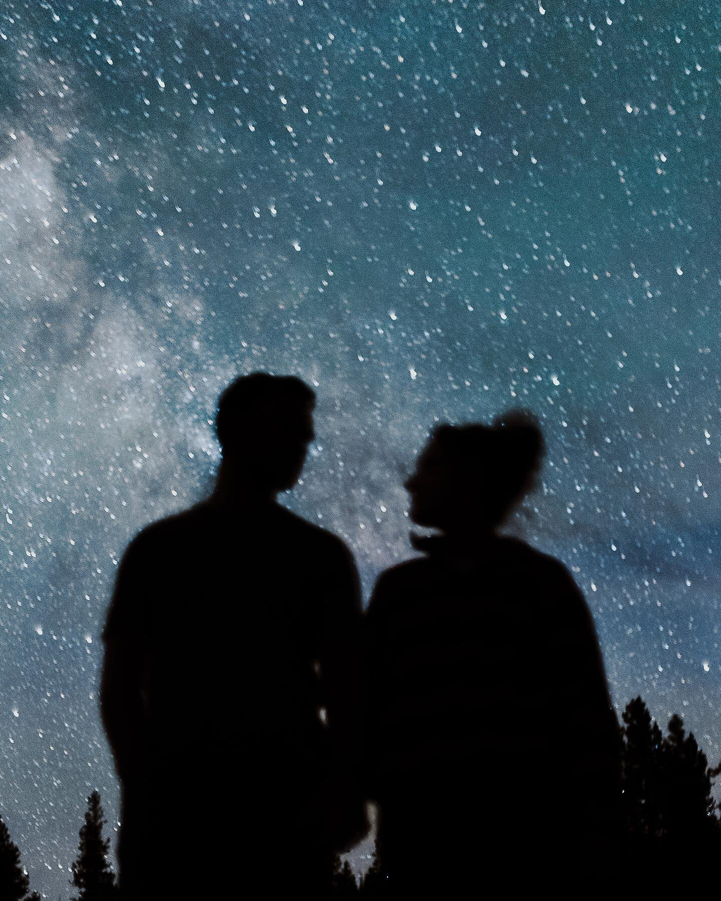 One of these days I&rsquo;ll do some couples photos under the stars and I&rsquo;ll actually bring my tripod so the stars don&rsquo;t come out blurry, but this is good for now ⭐️
.
.
.
.
.
.
.
.
#tellurideelopement #tellurideelopementphotographer #tel