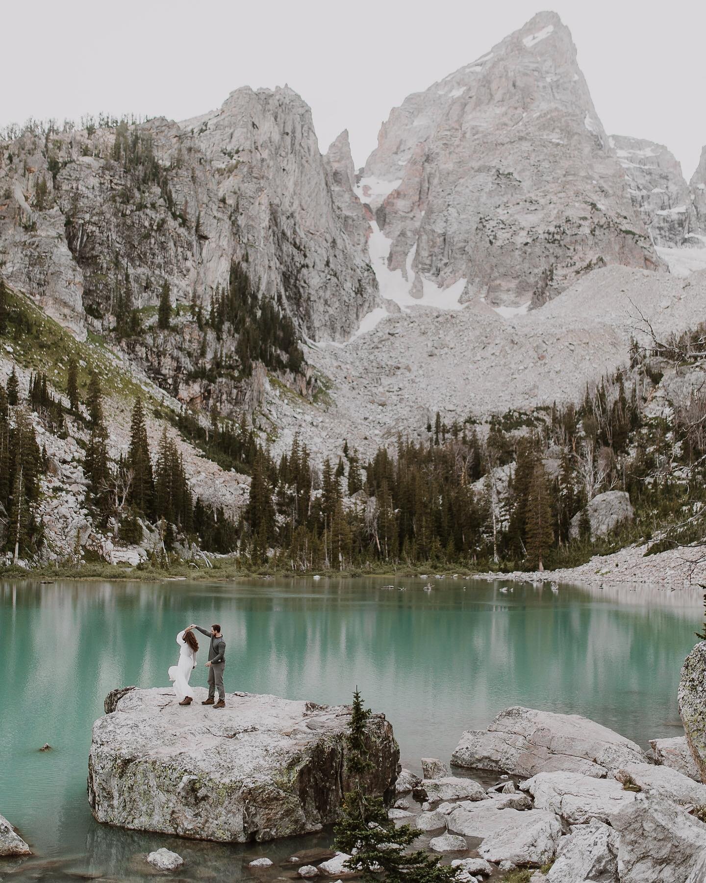 Spot the teeny people 💃
.
.
.
.
.
.
.
.
#tellurideelopement #tellurideelopementphotographer #tellurideweddingphotographer #ourayelopement #ourayelopementphotographer
#crestedbutteelopement #crestedbutteelopementphotographer #crestedbuttewedding #gla