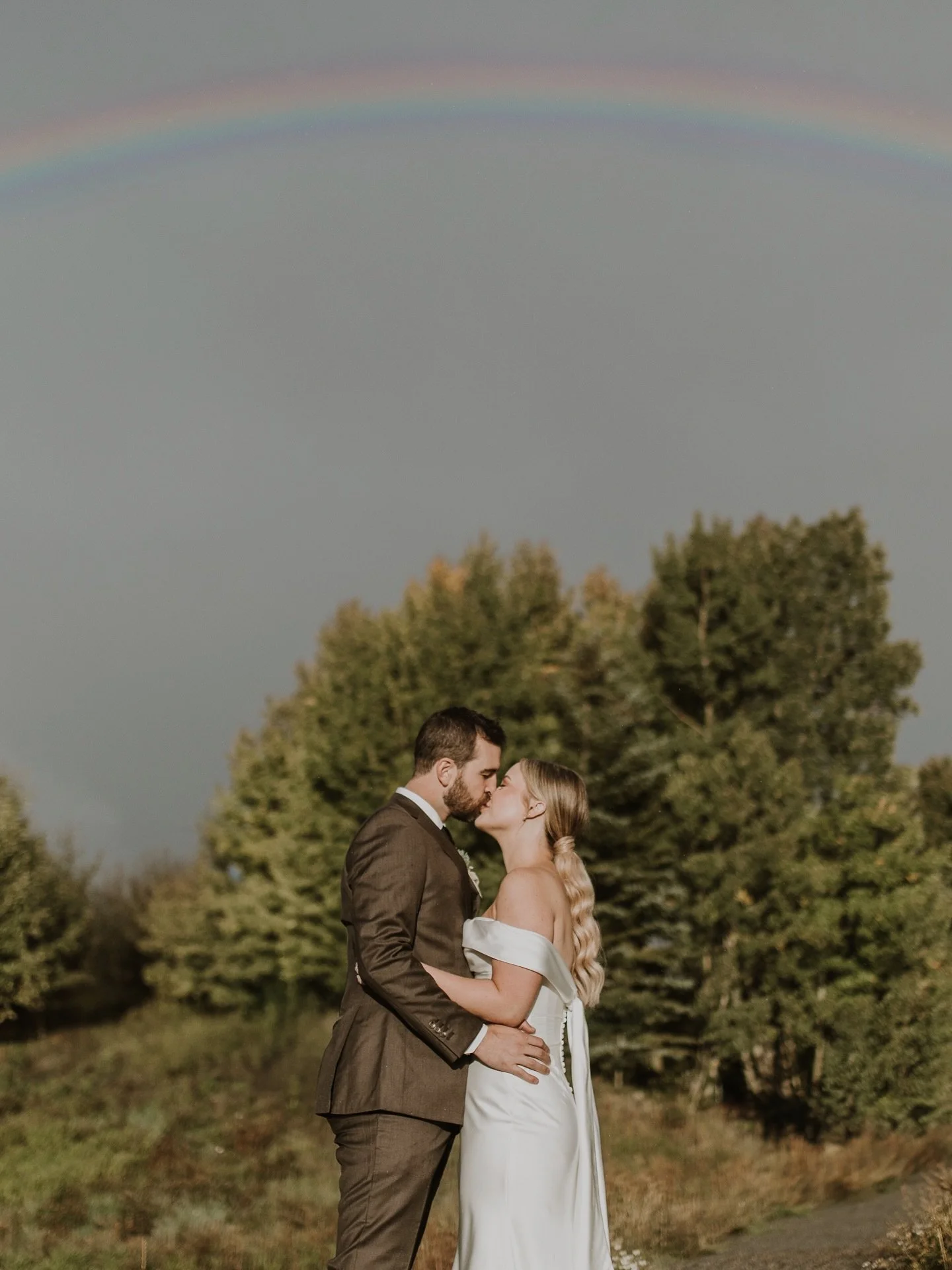 I love an afternoon shower 🌈 
.
.
.
.
.
.
.
.
#coloradoelopementphotographer 
#crestedbutteelopement #crestedbuttephotographer #crestedbuttewedding #crestedbuttephotographer #aspenelopement #aspenphotographer #aspenwedding #adventureelopementphotogr