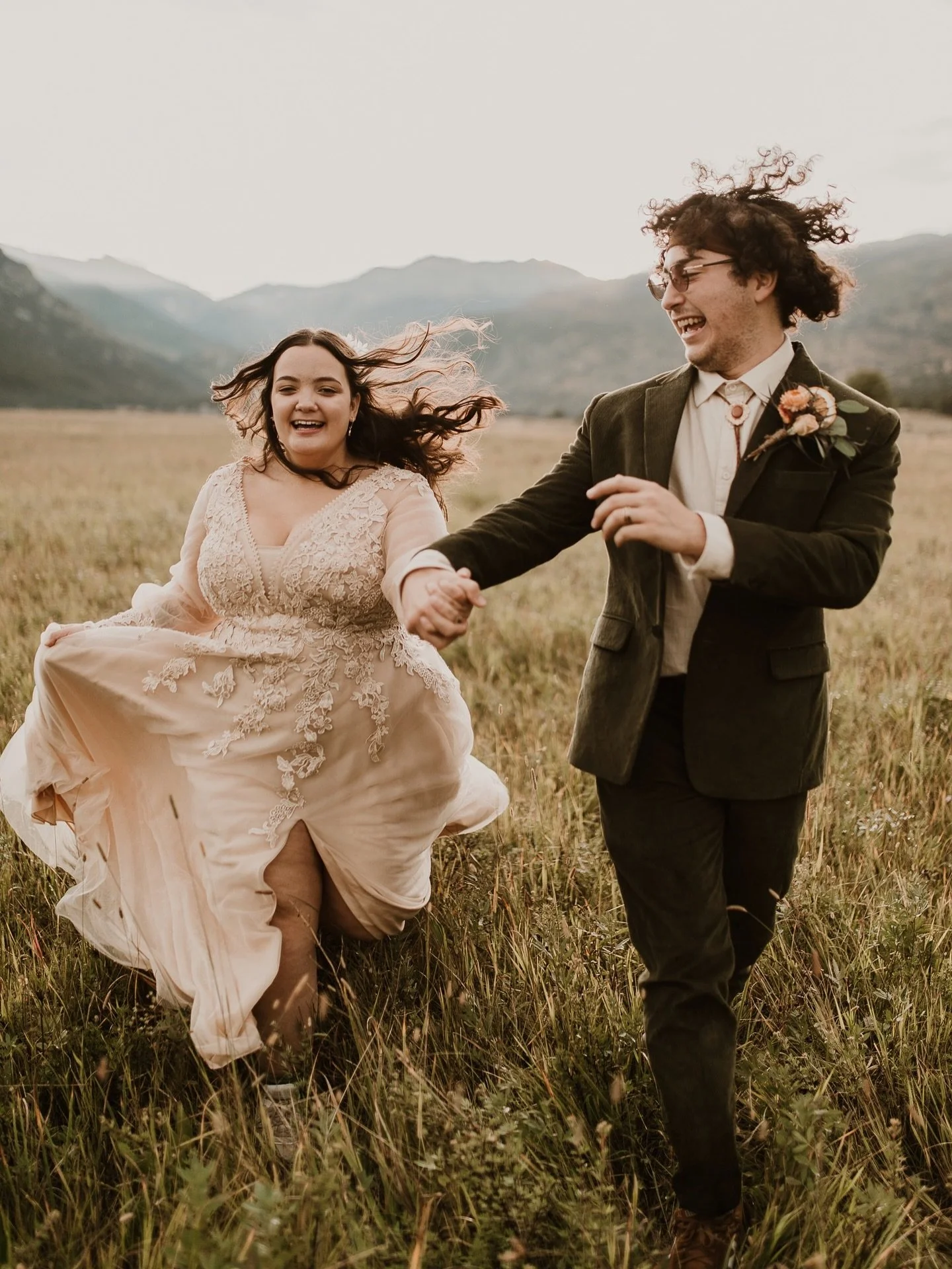One of my fav fall elopements to date 🍁🍂🍄🌞
.
.
.
.
.
.
.
.
#coloradoelopementphotographer 
#rockymountainelopement #rockymountainphotographer #rockymountainwedding #rockymountainphotographer #nationalparkelopement #nationalparkweddingphotographer