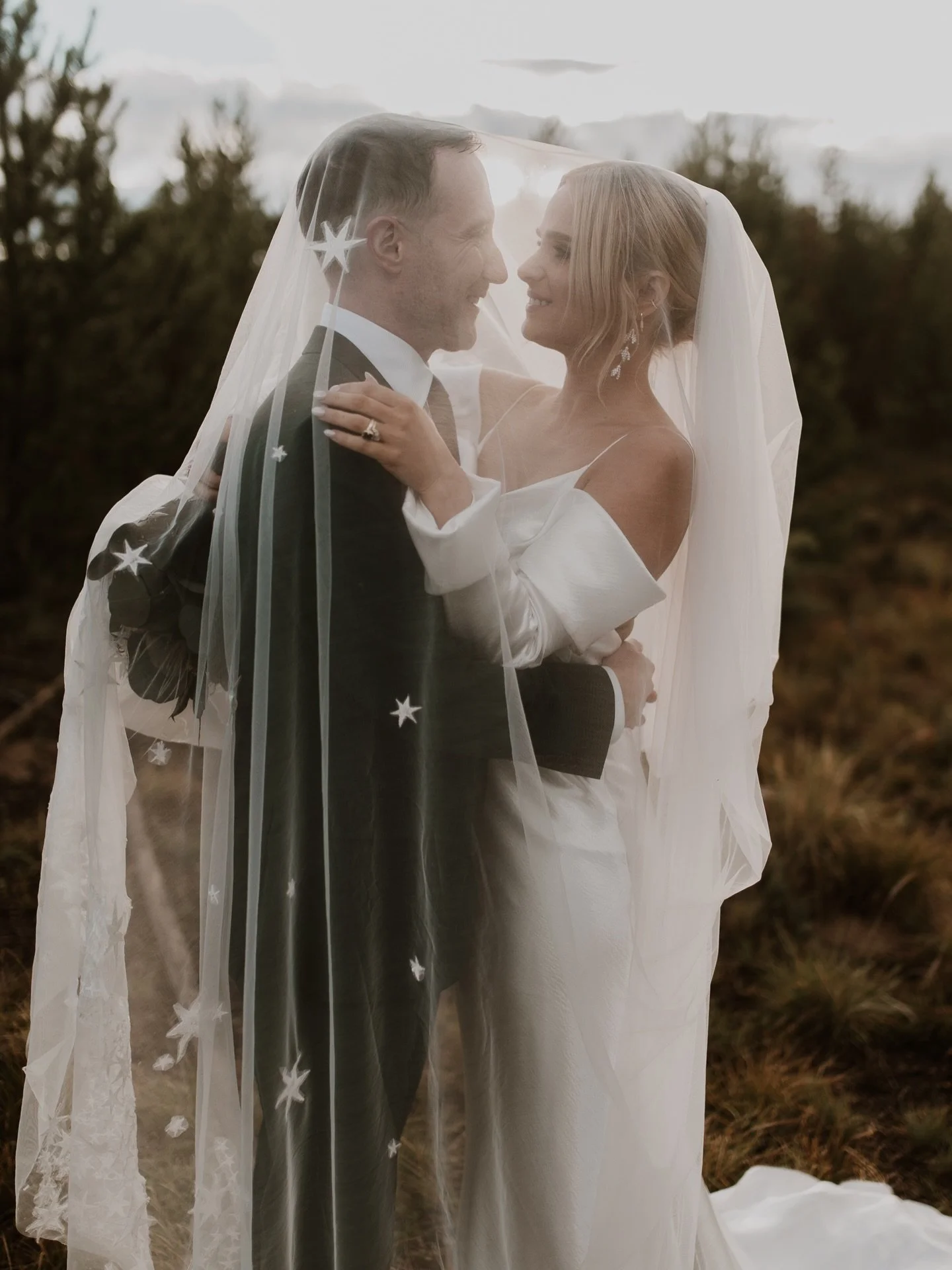 Realized I&rsquo;d only posted once from this wedding from a while back. One of my favs to date 🩵 still can&rsquo;t believe this was a campsite that Jacklyn turned into a beautiful celestial dream 💫 

.
.
.
.
.
.
.
.
#breckenridgeelopement #brecken