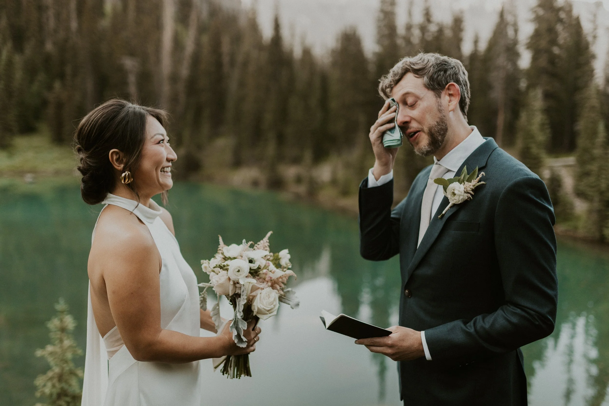 couple saying vows in ouray
