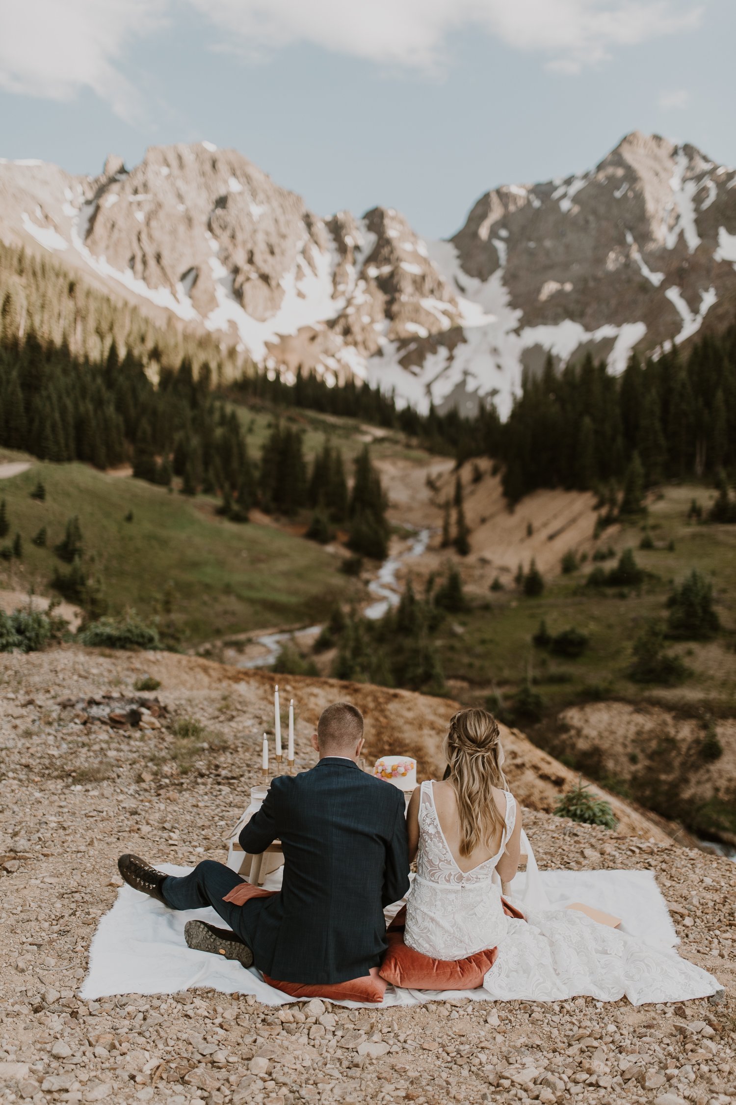 couple sharing picnic in mountains of silverton colorado