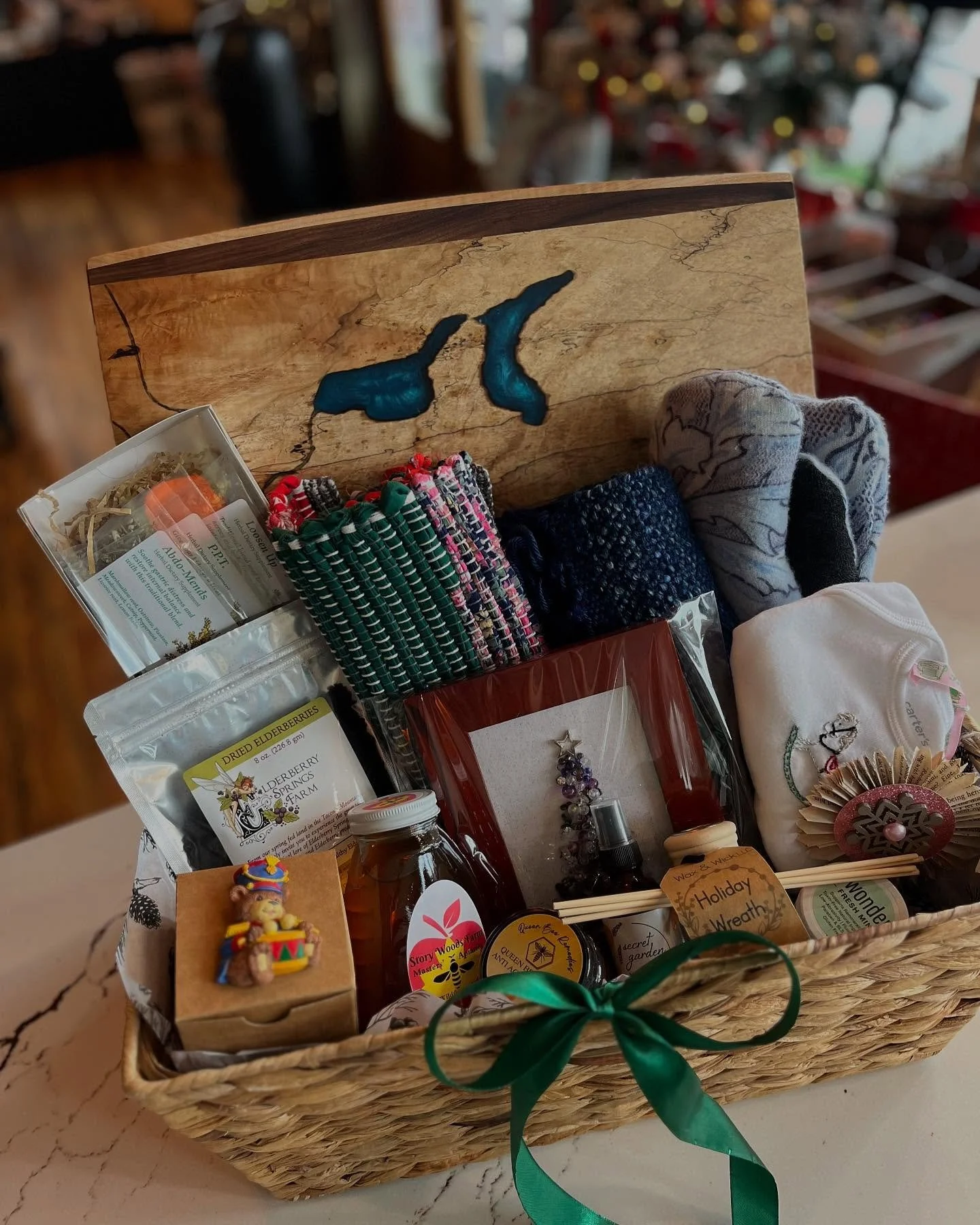 Small Business Saturday at SLM!! 
.
.
. 
Small Business Saturday is one of the many reminders of how lucky we are to be supported by this great community! Every purchase, every chat at the register, each recommendation helps not only us grow, but the