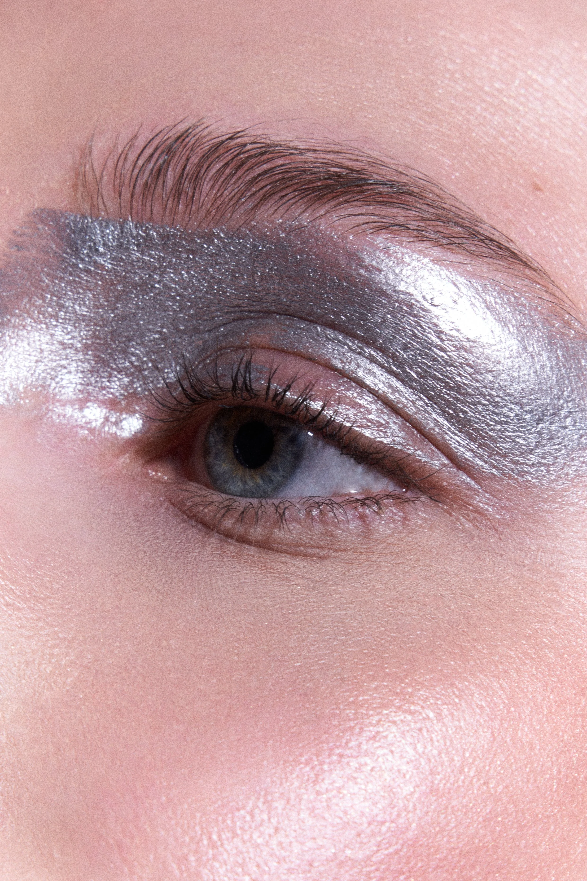 Photo: Cristina Anghel
HMU: Myself
Model: Nike Kupfer