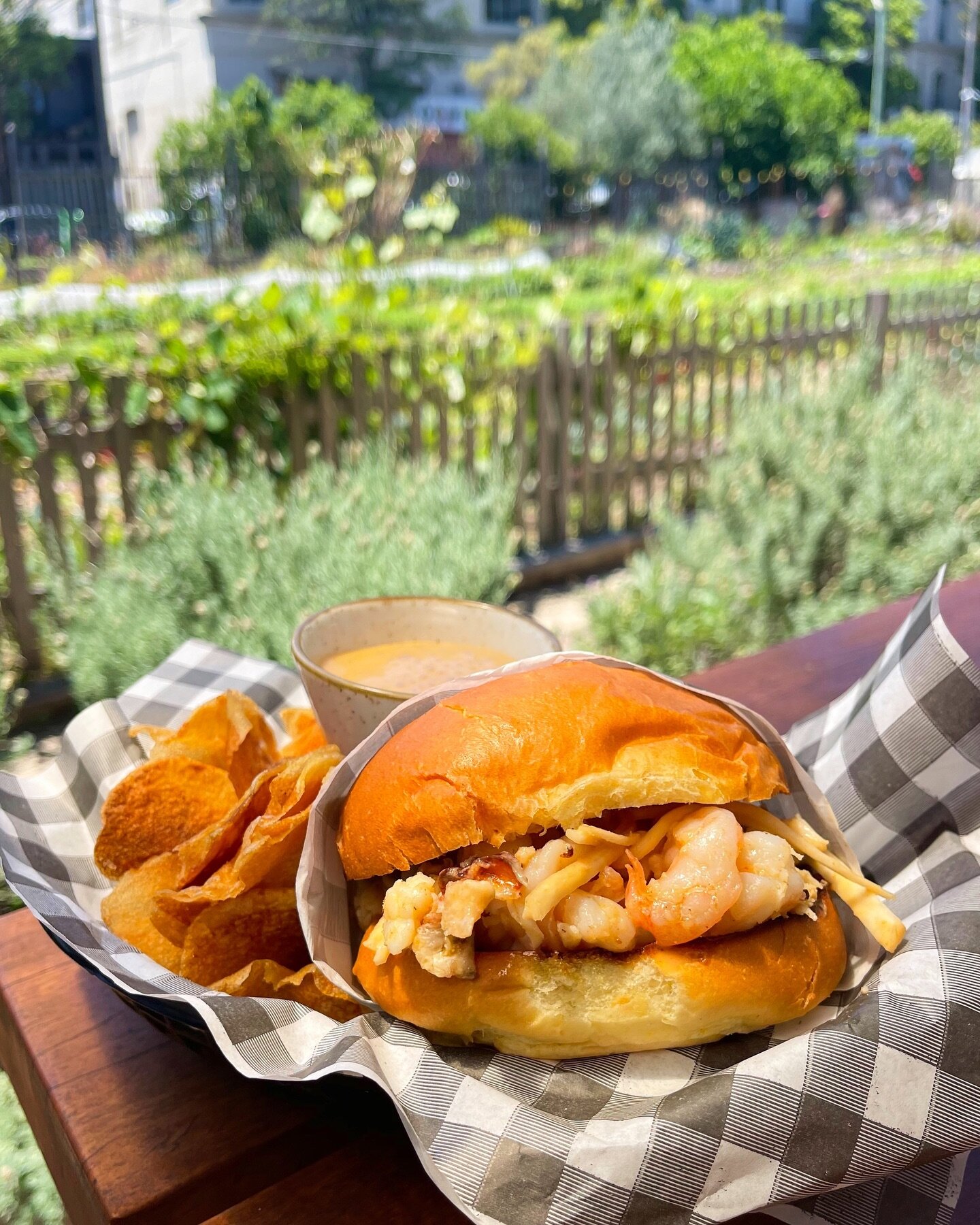 🤤🦞 Lobster &amp; Prawn Head Chowder Roll - Specials this week! 
Would not want to miss out if I were you 😉