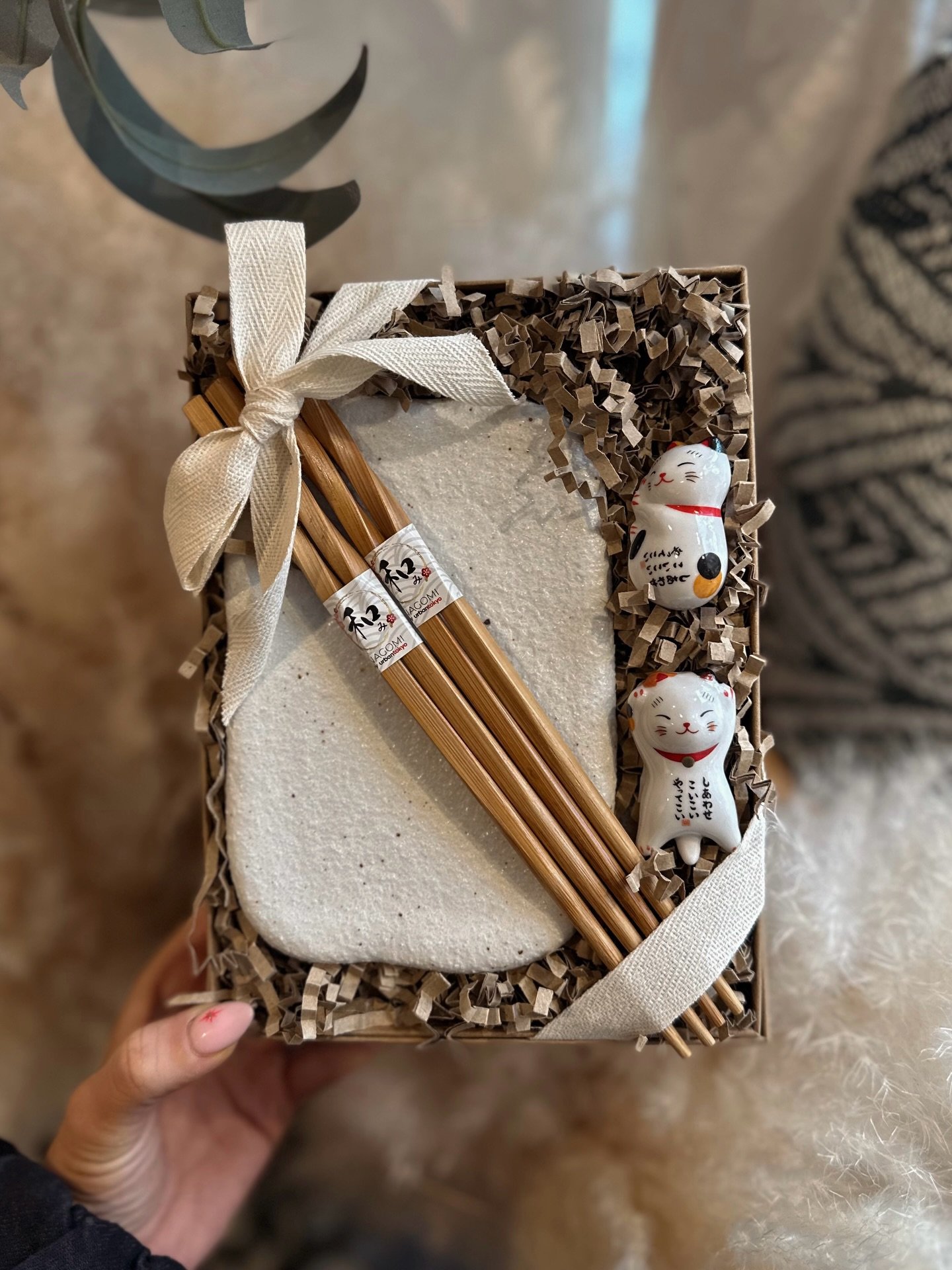 A little box of joy for sushi lovers 🍣✨
Our curated sushi gift set includes a stone platter, chopsticks, and adorable chopstick rests 🥢🍱

#giftbox #giftset #carefullycurated #sushilovers #sushi #madeinjapan #giftingmadeeasy #christmasshopping #bri