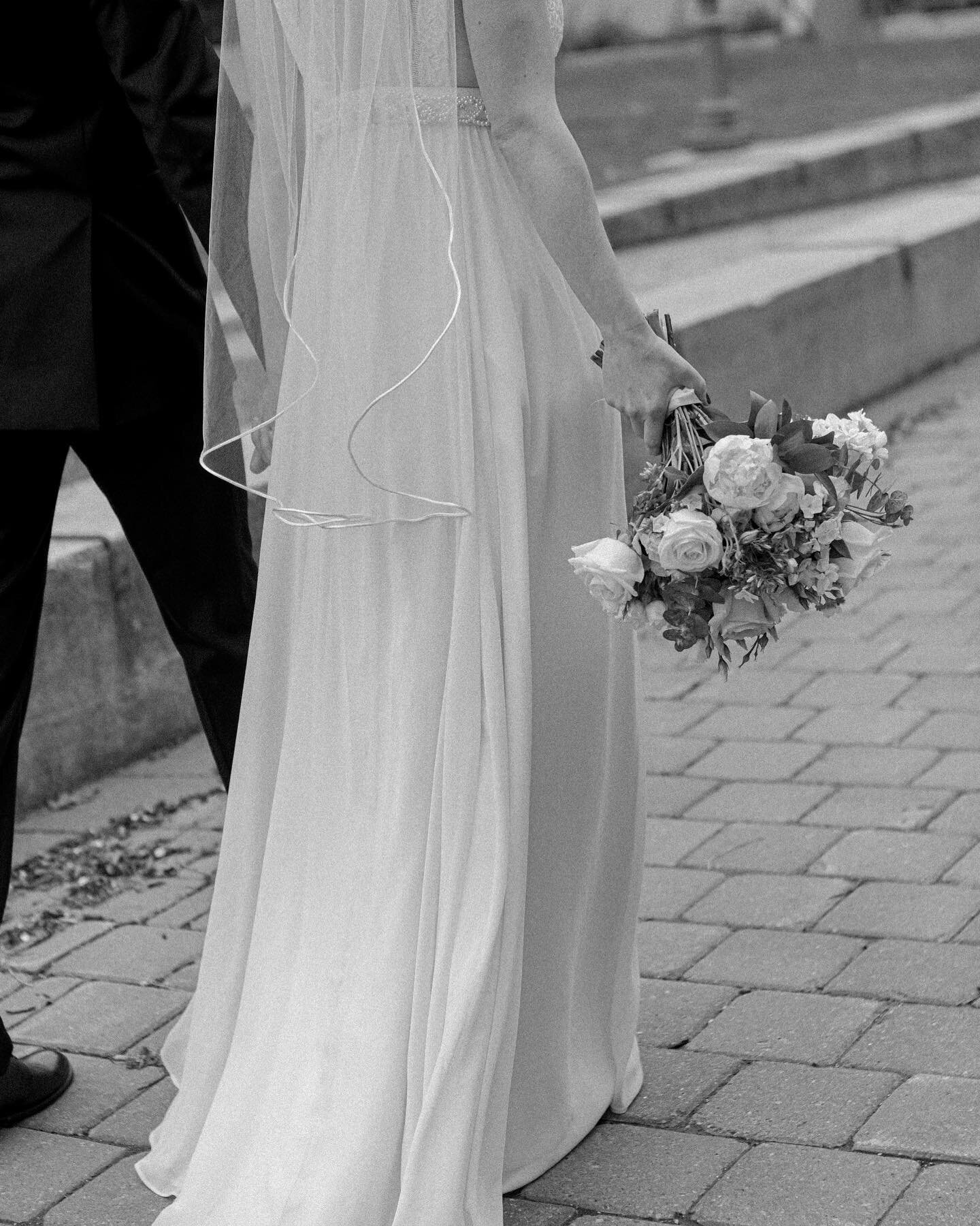 C &amp; Z &bull; 🕊
⠀⠀⠀⠀⠀⠀⠀⠀⠀
Photo / @coessential.wed Florals / @lavendergrace.ca 
⠀⠀⠀⠀⠀⠀⠀⠀⠀