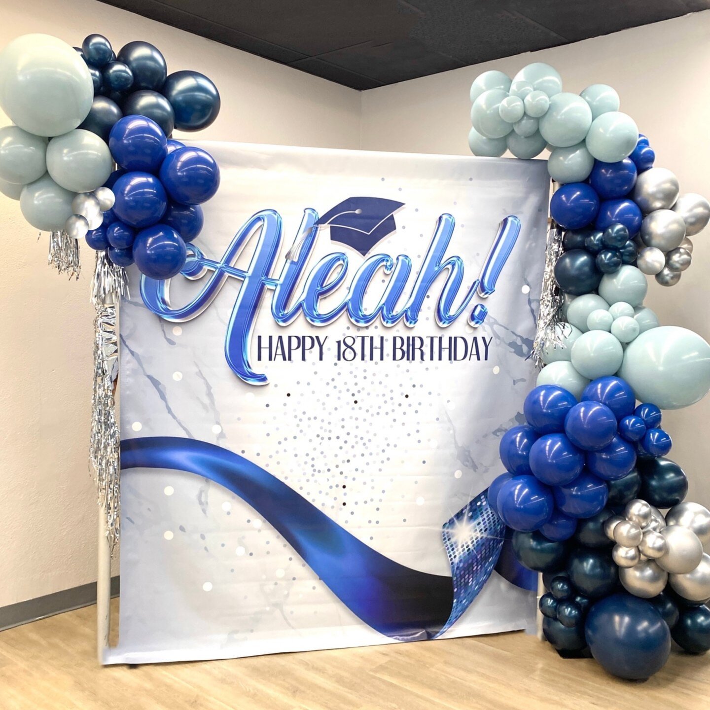 Loved these colors! Happy birthday and graduation to Miss Aleah 🎉 
*
*
*
#partyinspo #partydecor #partydecorations #birthdaypartyinspo #themedpartyideas #diypartyideas #partyvibes #partylite #partycelebrations #partystyling #gradparty #graduationbal