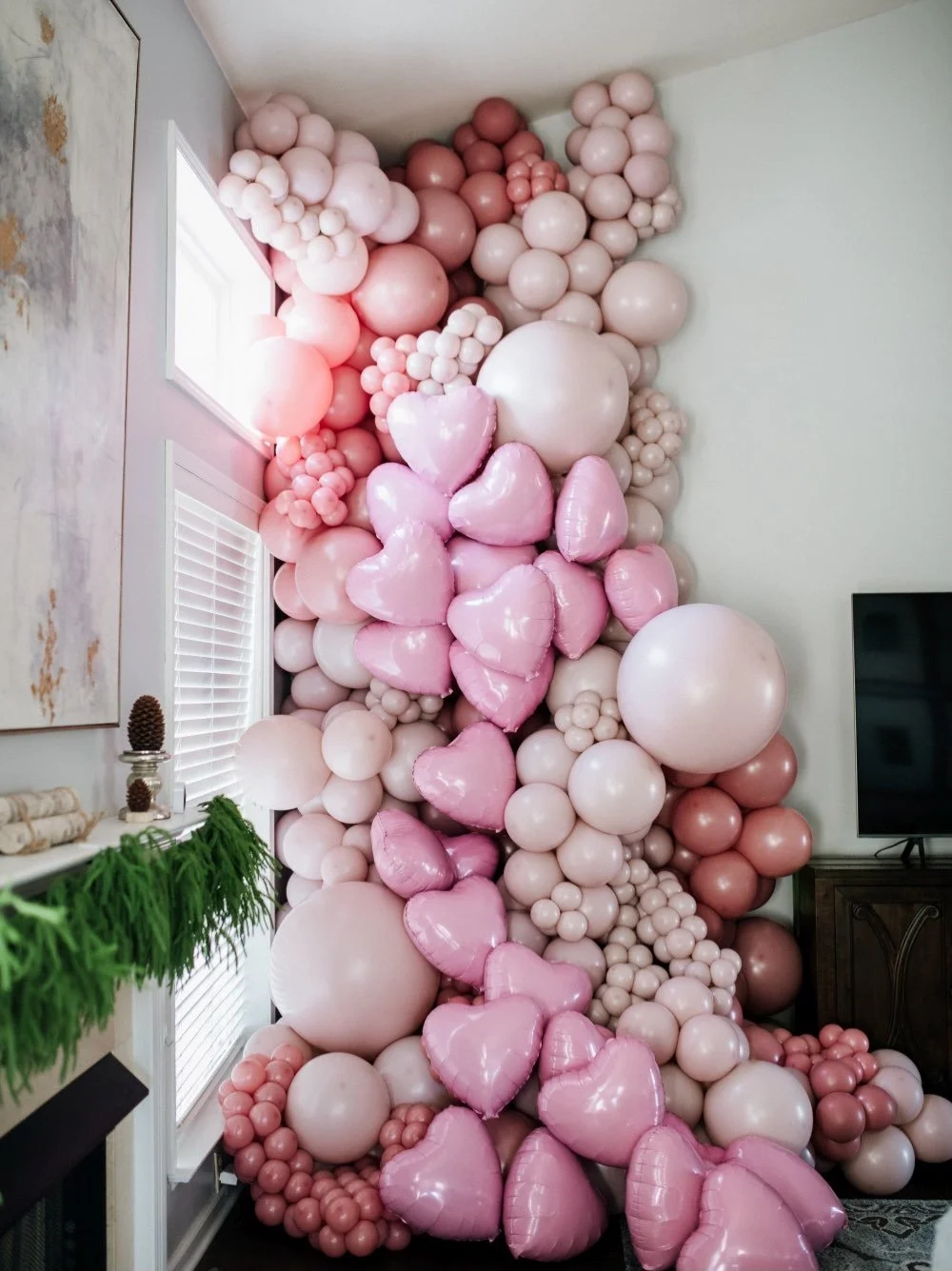 Valentine&rsquo;s, but elevated. 🤍

Sculpted curves. Glossy pink hearts. All the drama&hellip;intentionally. Because love should be felt the moment you walk in.

If you were hosting, where would you stage this?

#stlouisevents
#stlevents 
#stlweddin