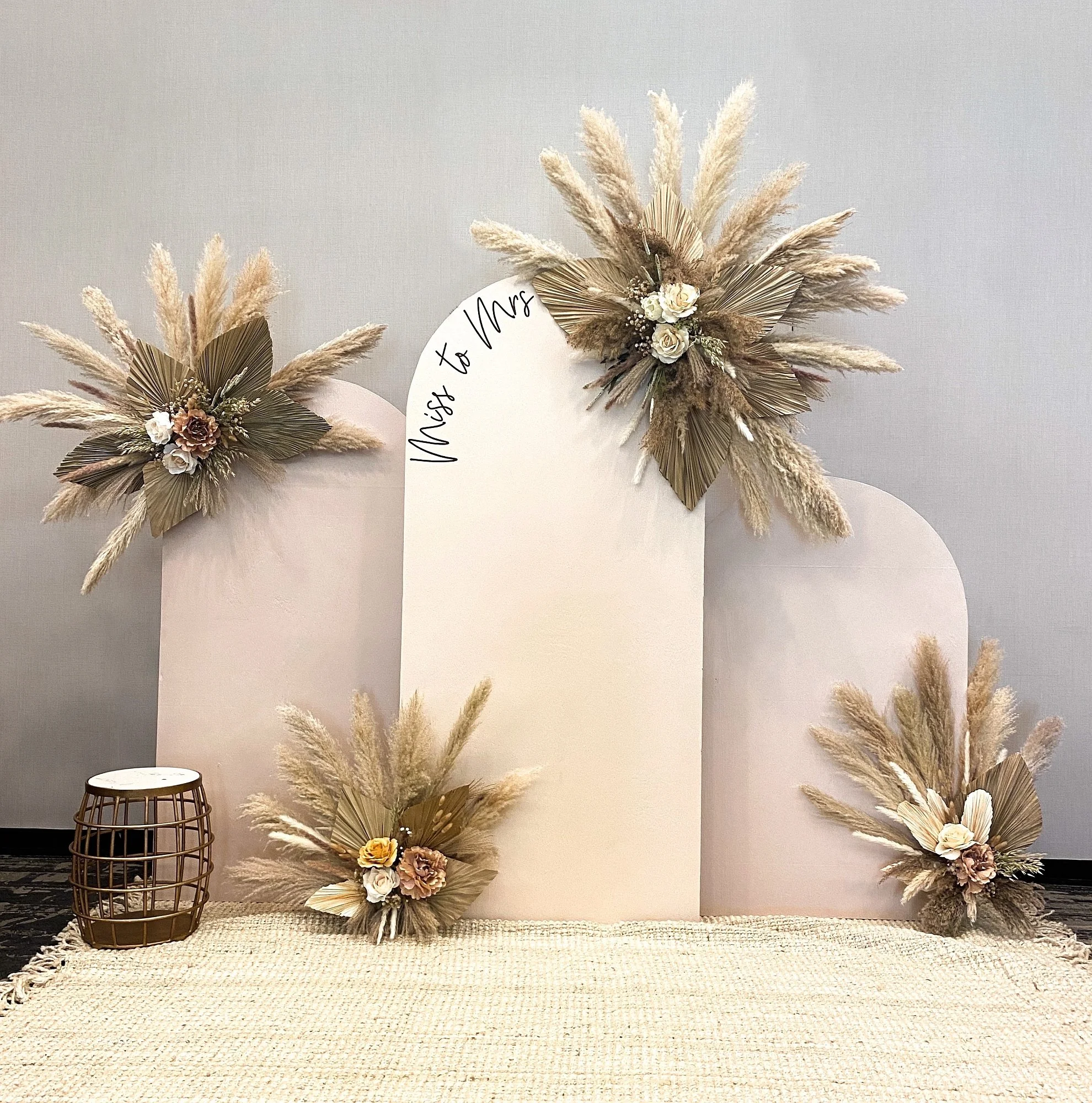 Arched chiara panels made of wood, painted to match your party theme