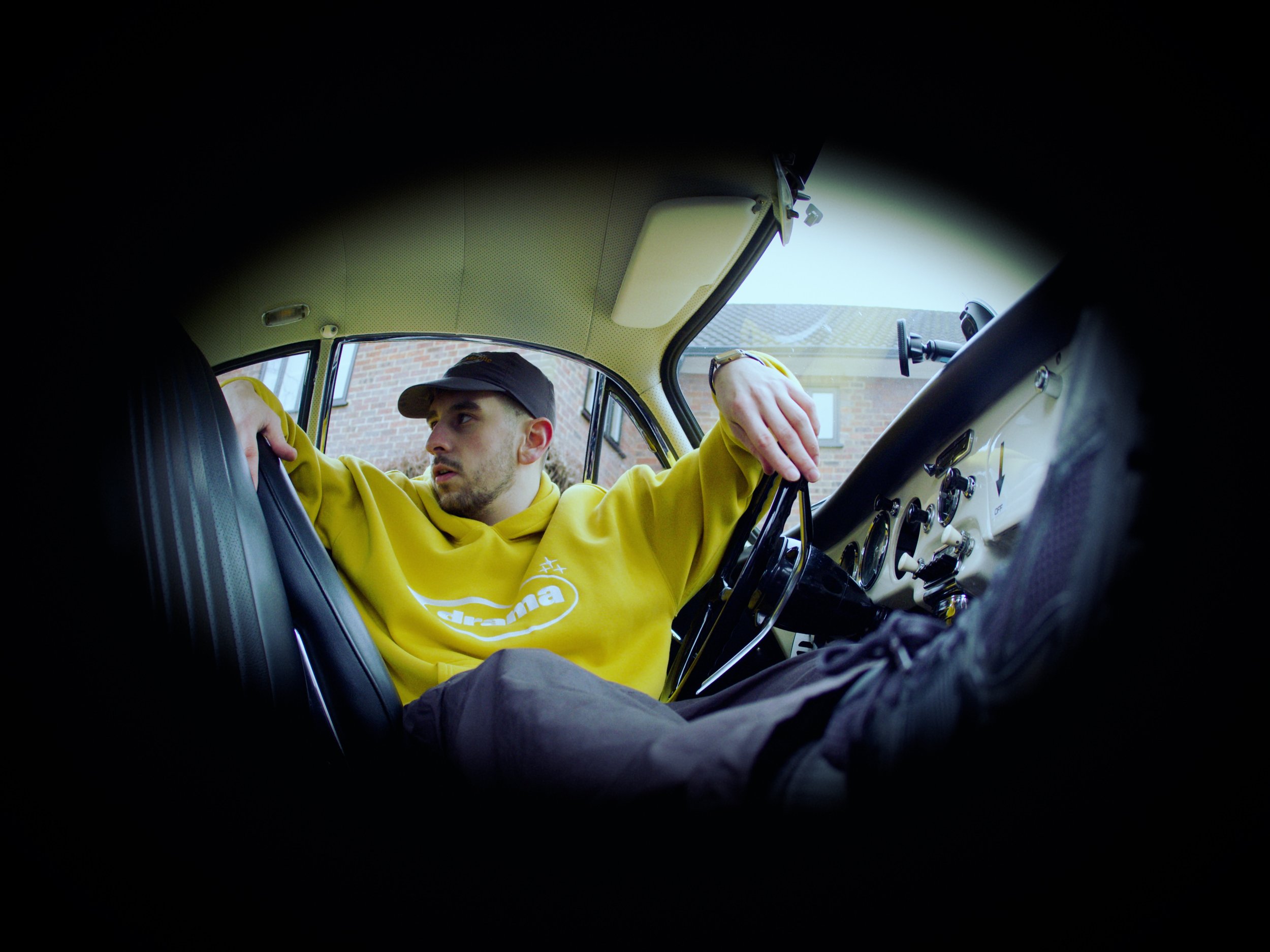 Sequence 01.00_01_19_07.Still032.jpg