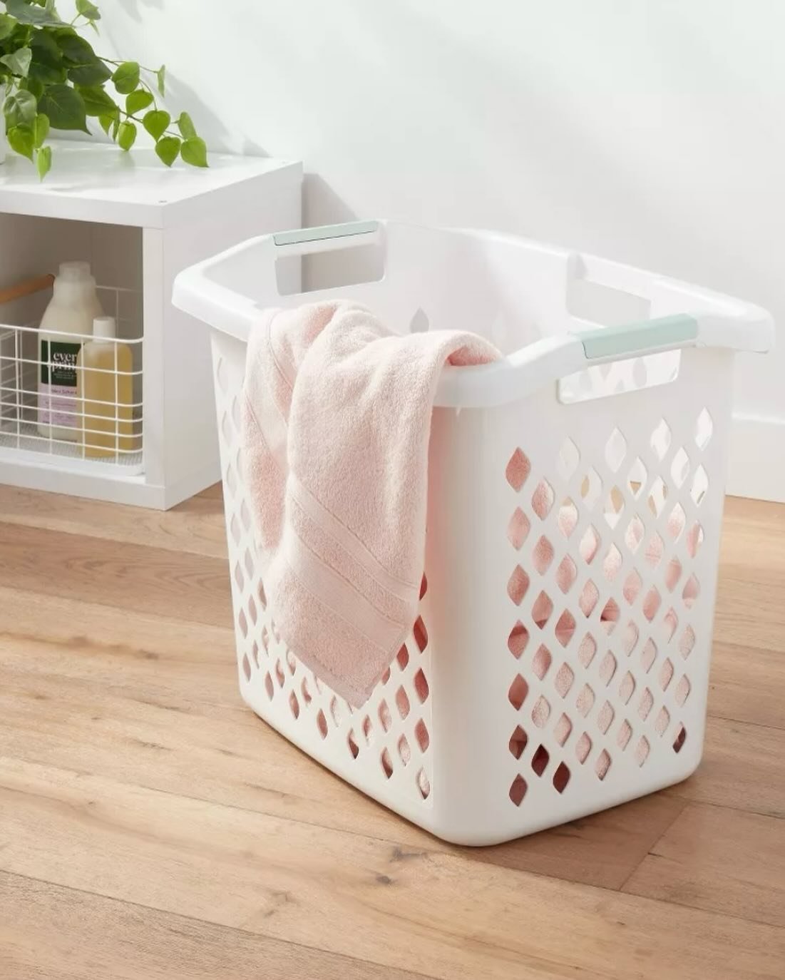 The 2.1bu Lamper available @target is perfect for your daily laundry routine 🧺
 
▫️2.1bu lamper
▫️Rectangular shape
▫️Open-top design
▫️Handles on each side
▫️Mesh design
▫️Solid white hue