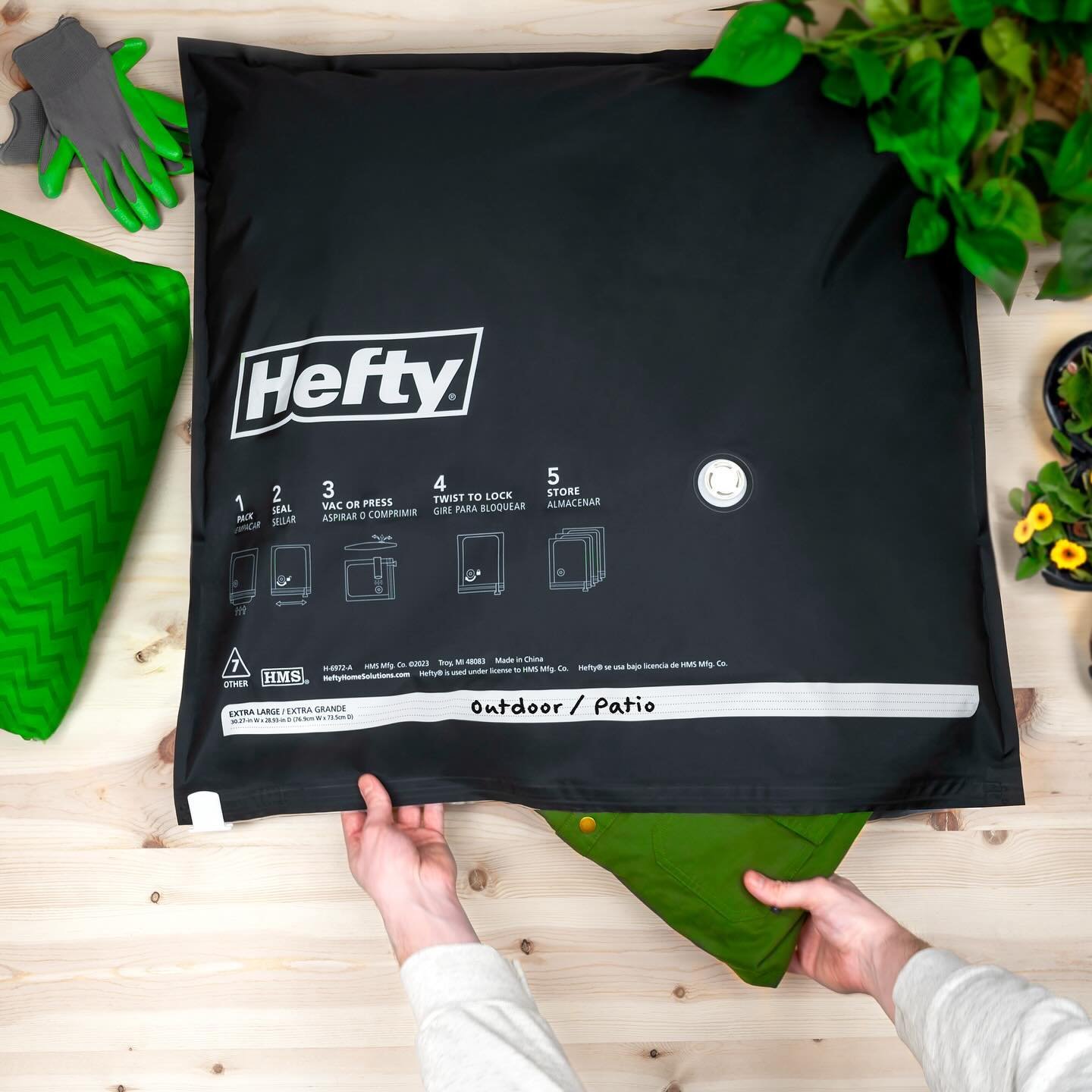 ‼️ NEW ‼️

Introducing the next generation of Hefty&reg; SHRINK-PAK&reg;! These bags are made of innovative polyester material the is puncture and rip resistant. Hide away your out of season clothing, bedding, and camping gear in new SHRINK-PAK&reg; 