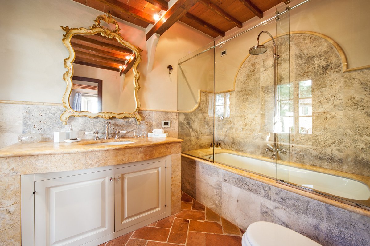 2nd bedroomvillabathroom2.jpg