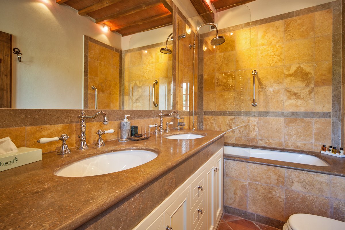 3rd bedroomvillabathroom.jpg
