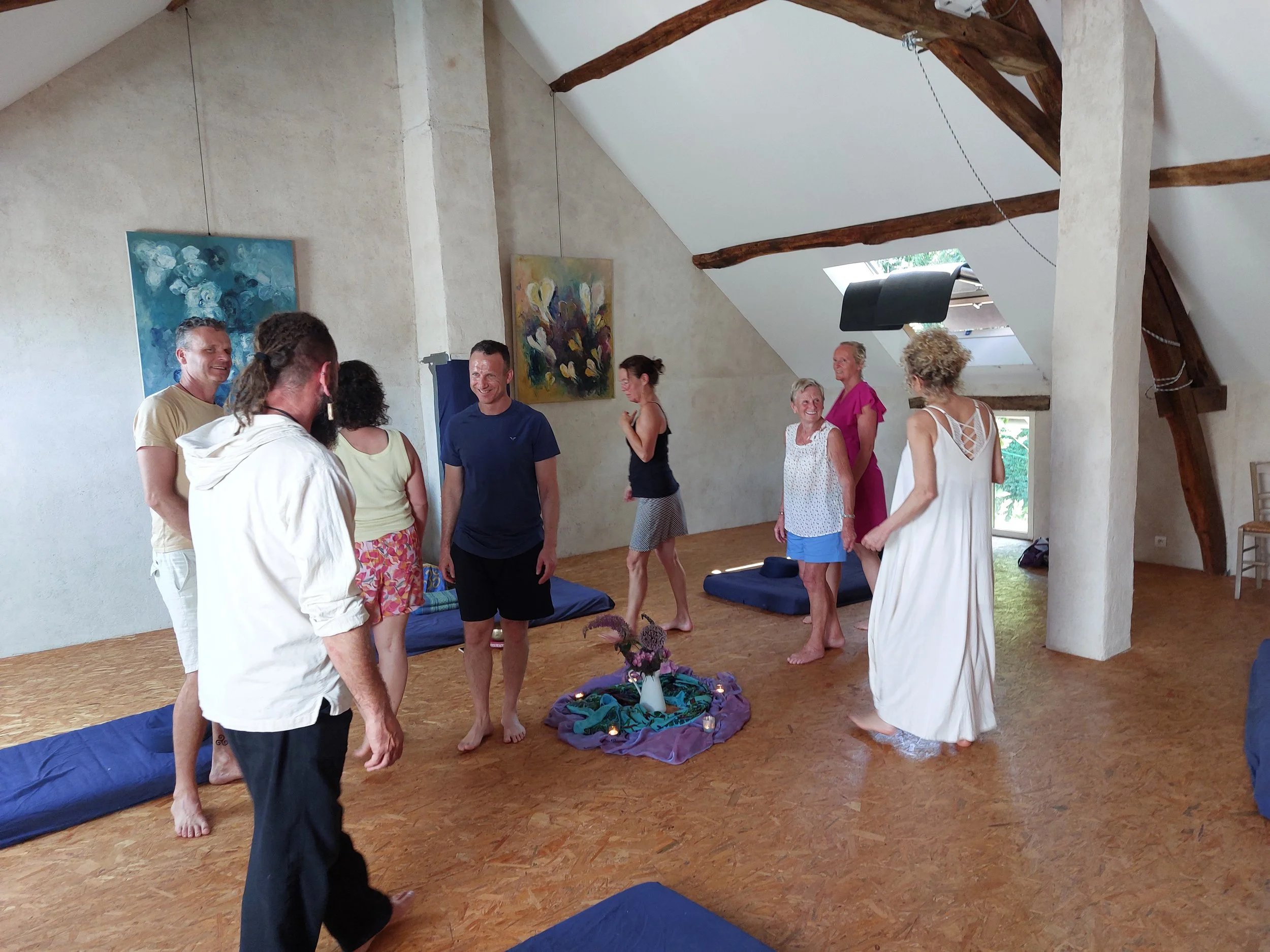 Een groep een sessie van Internal Family Systems van Jeannine de Klerk in Frankrijk, Sadhaka