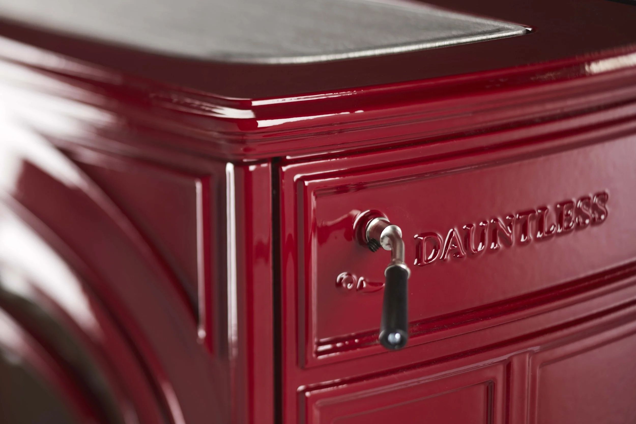 Dauntless_Bordeaux_closeup_1.jpg