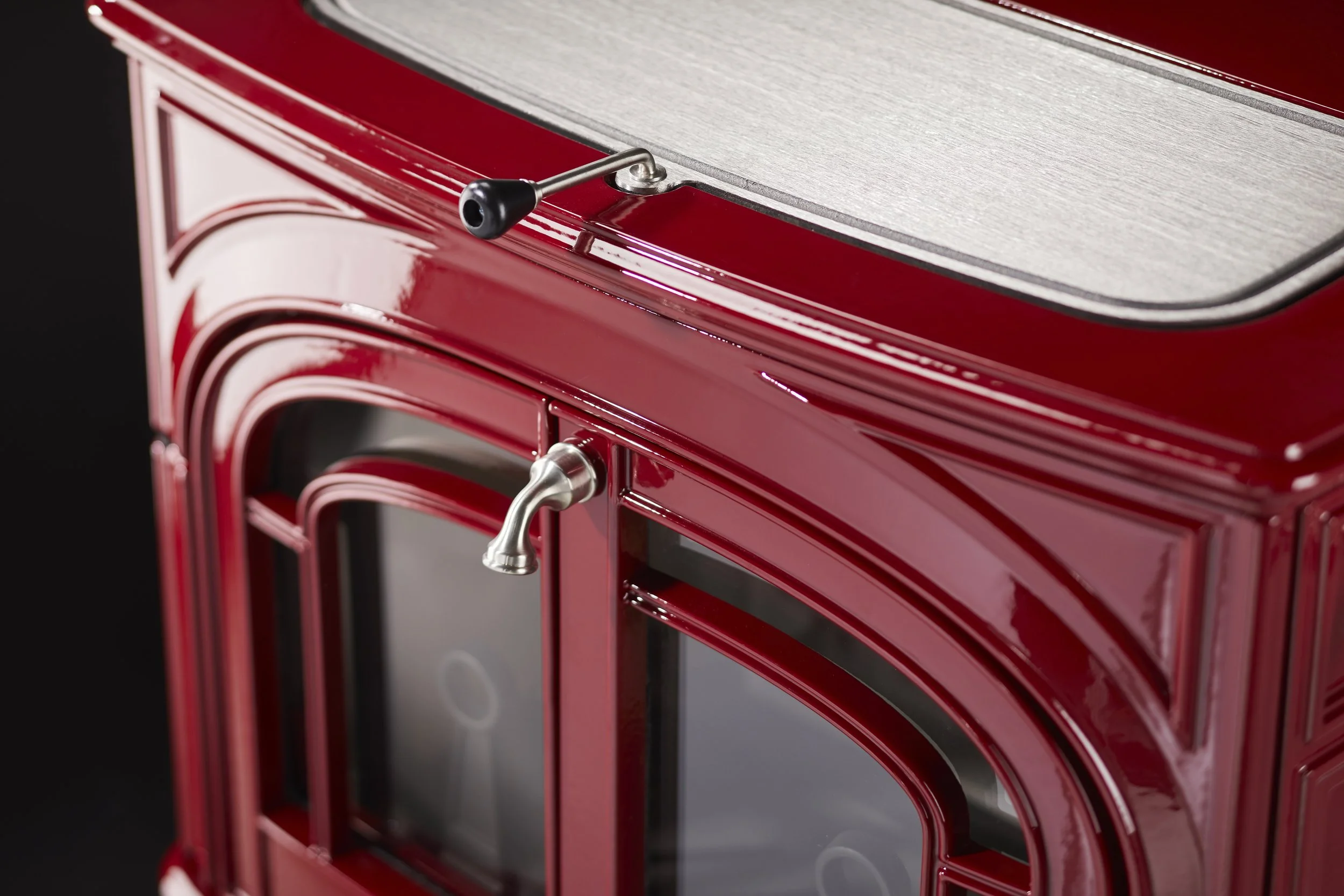 Dauntless_Bordeaux_closeup_2.jpg
