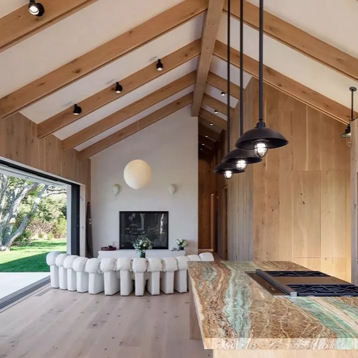 The perfect lighting from the beginning to end of your day ☀️ @lutronelectronics