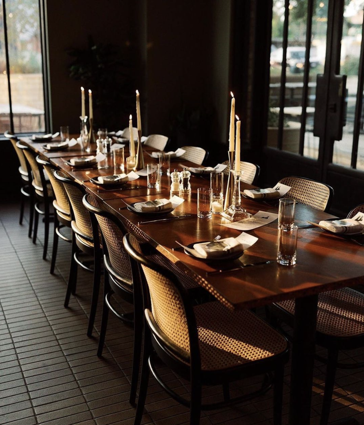 Brick floors and woven chairs, Il Brutto dining room