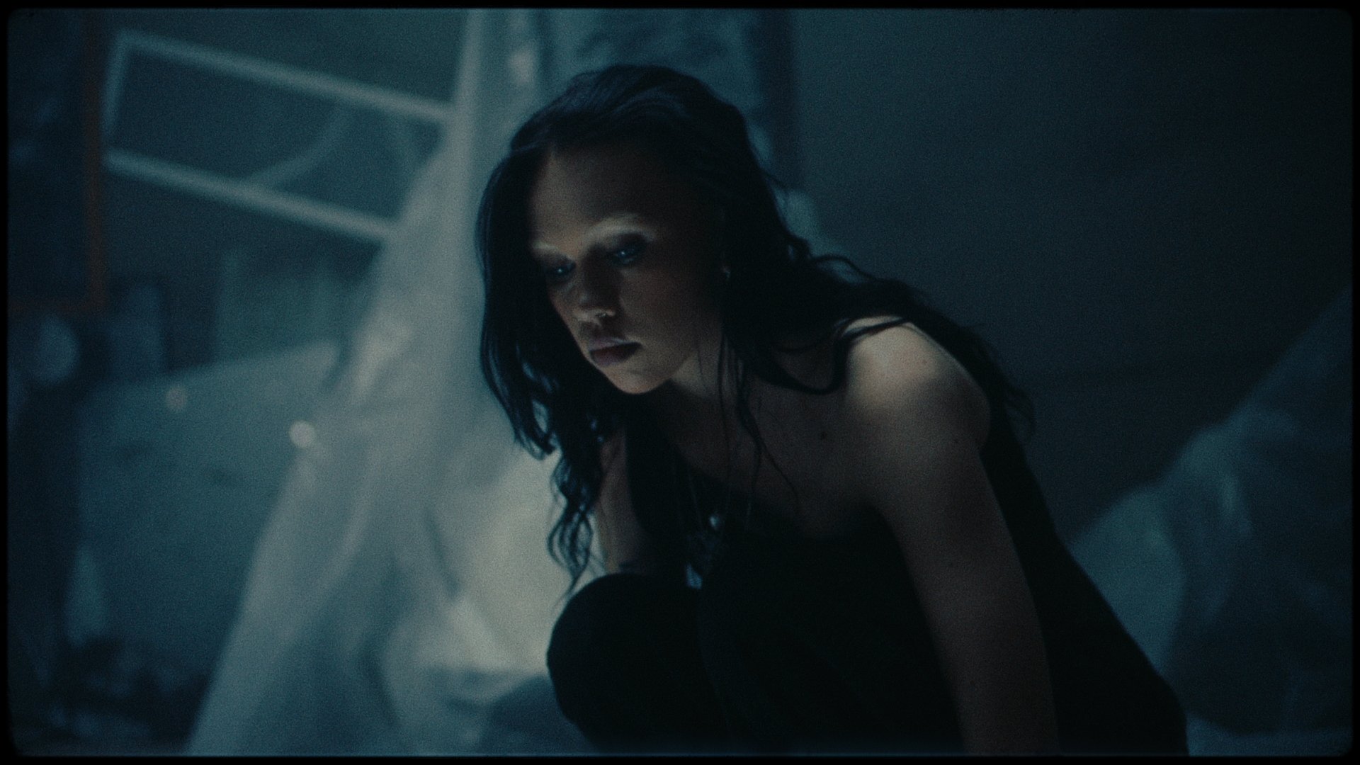 Narcissus_Stills_10.22.1.jpg