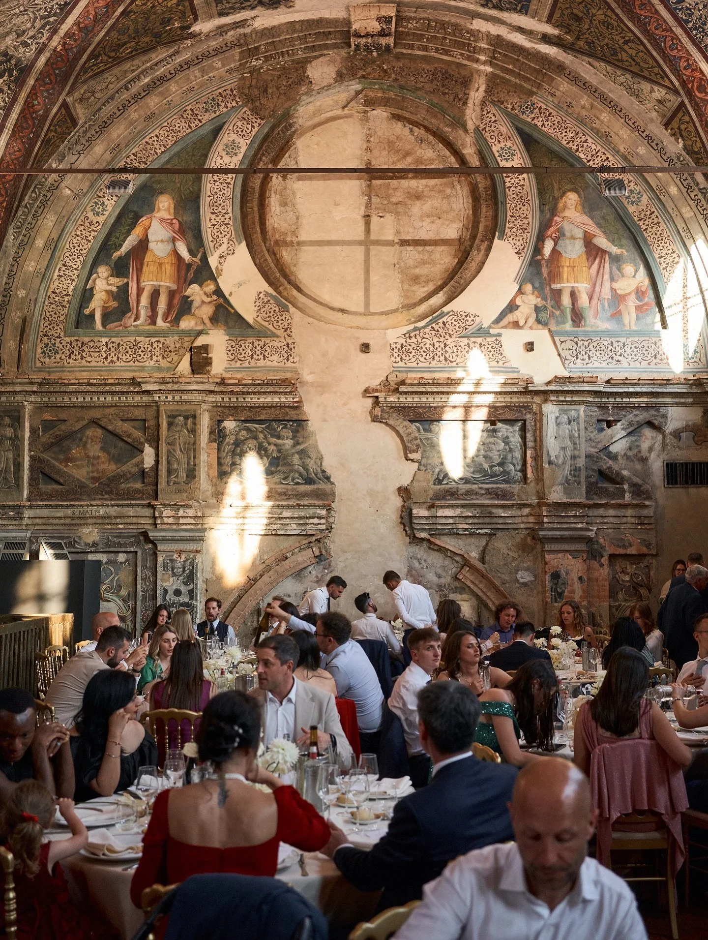 Dinner
Captured for @robertaformentiniweddingphoto 
#wedding #weddingphotographer #italyweddingphotographer  #matrimonio