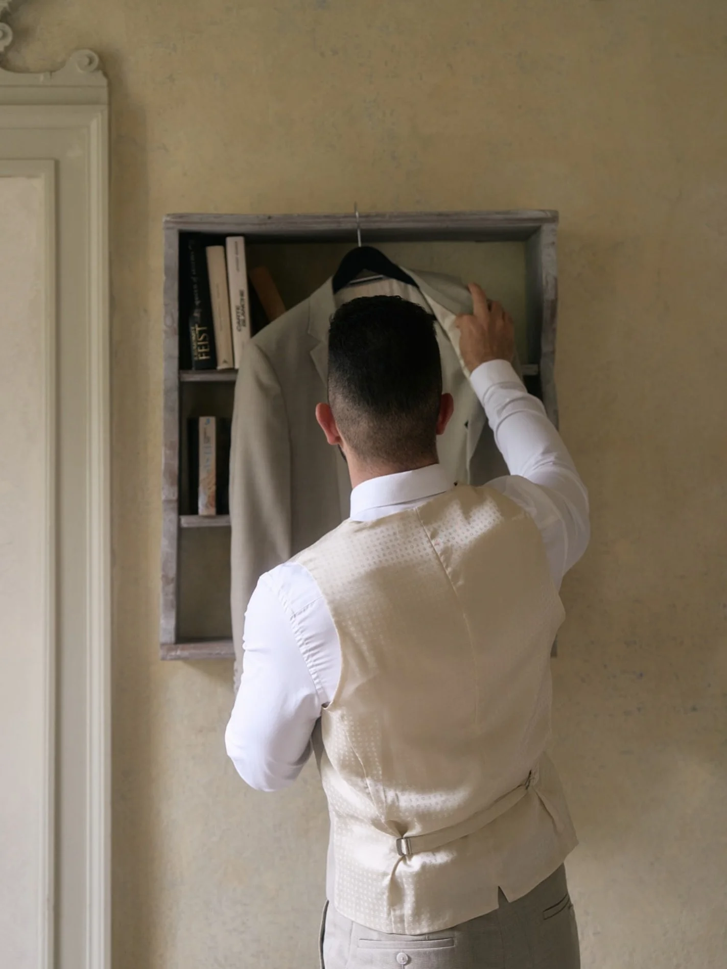 Groom

Venue &mdash; @villareginateodolinda_lakecomo 
Planner &mdash; @pascale_weddingandeventsitaly @elisaweddingplanner_italy 

#weddingphotographer #lakecomo #villareginateodolinda #italyweddingphotographer #matrimonio