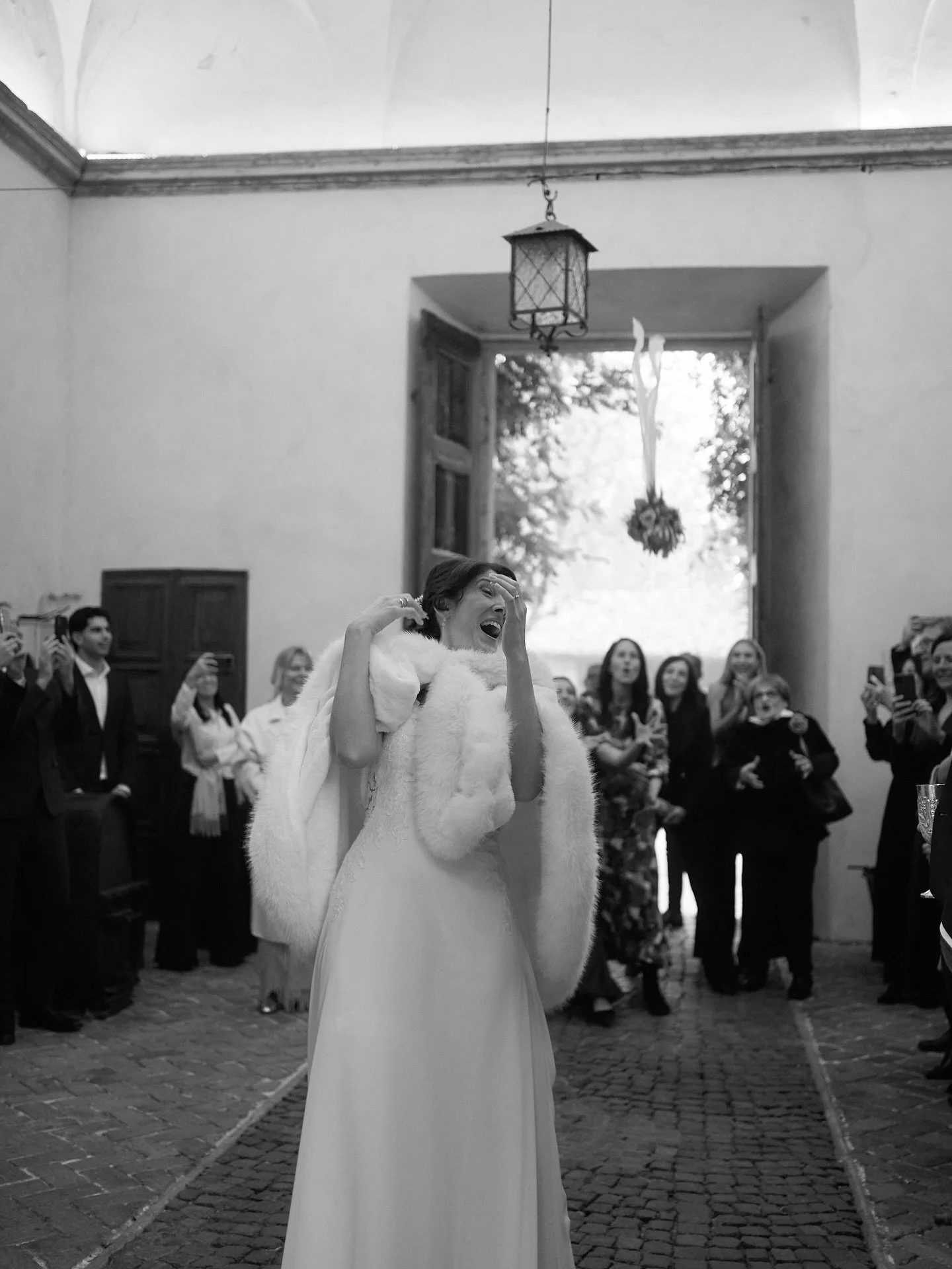 Throwing flowers

Venue &mdash; @triulzoanticadimora 
Planner &mdash; @jiyuwedding 
Graphics &mdash; @l.m_designstudio_ 
Make-up &mdash; @federica_dileo 
Bride Dress &mdash; @demasofficial 

#matrimoniomilano #fotografodimatrimoniomilano #italyweddin