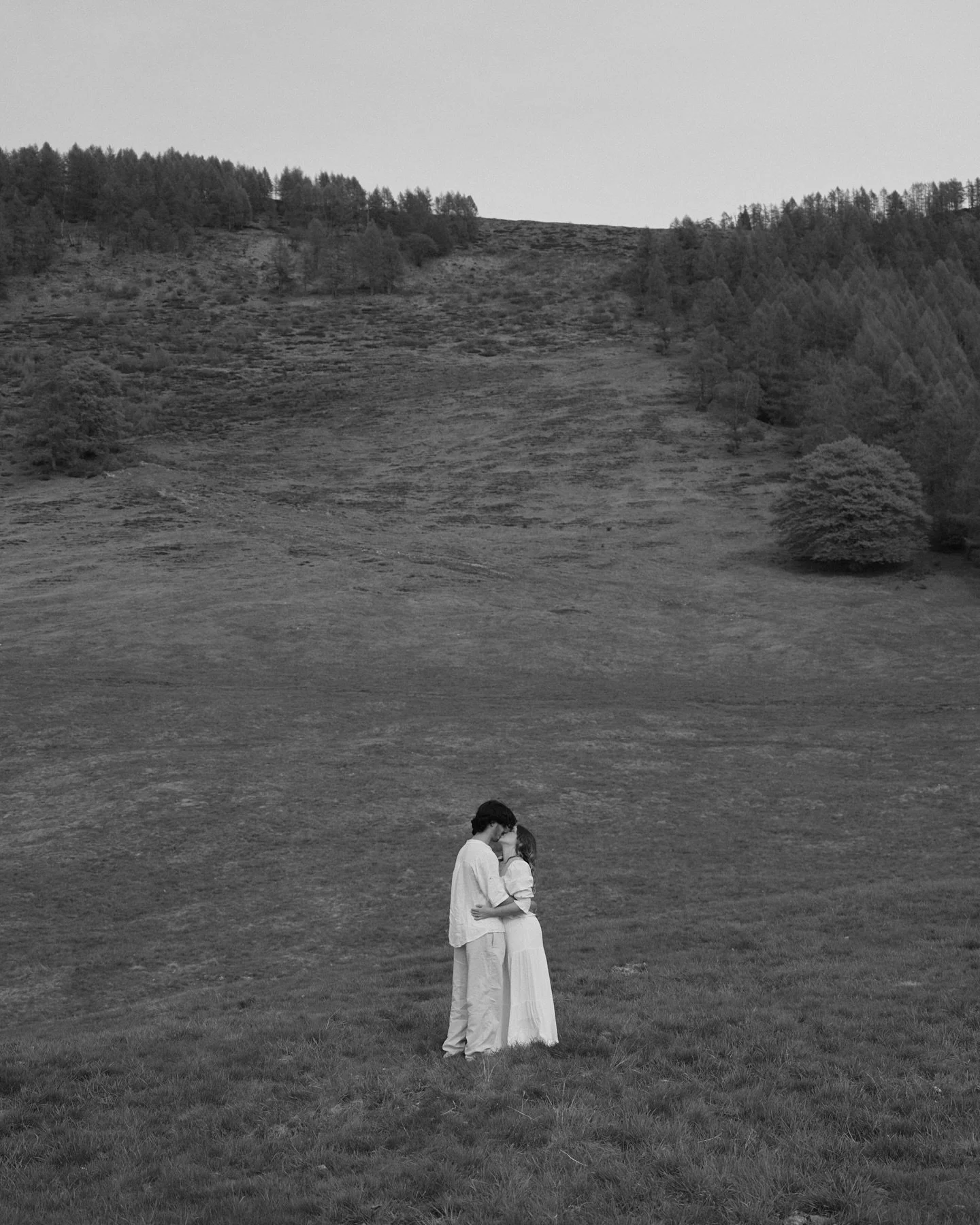 Calcifer 

- 

Pre Wedding 

#prewedding #wedding #italyweddingphotographer #mountains #italy