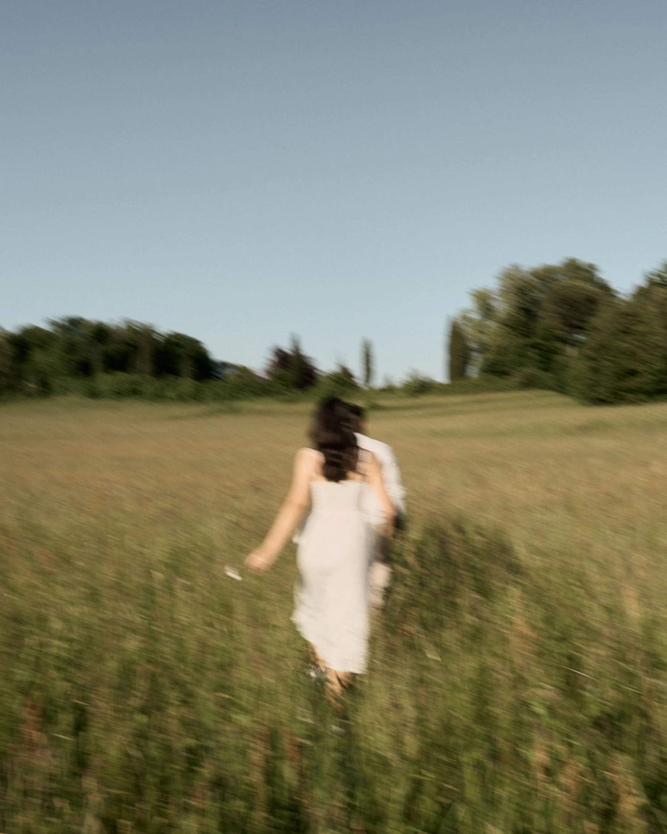 Flowers in your hair

#prewedding #wedding #weddingphotographer #italyweddingphotographer