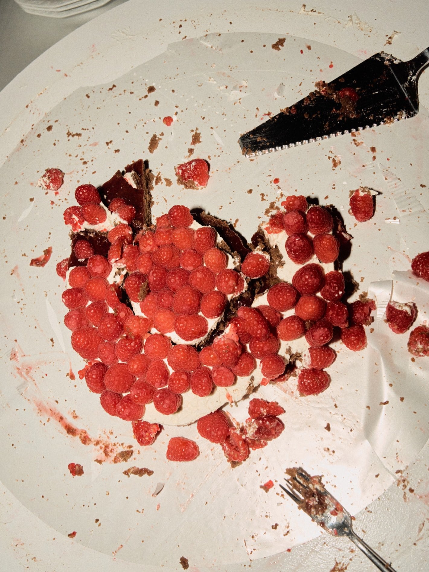 CAN YOU _ SEE / THE HEART?

#weddingcake #cake #weddingphotography #strawberry