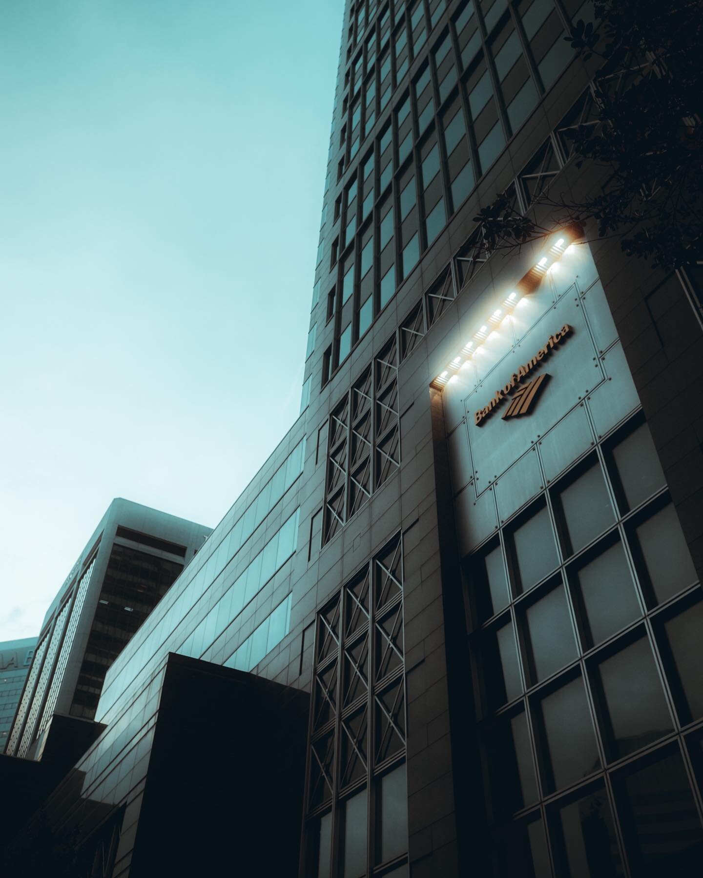 The buildings of downtown Jacksonville 😎📸📸
.
.
.
.
.
.
 #jacksonville #cinema_streets #Jacksonvillephotography #jaxphotographer #Floridaphotographer #moody #shotz_fired#moodygram #moodyaesthetics #aestheticpage #photographyig #photooftheday #downt