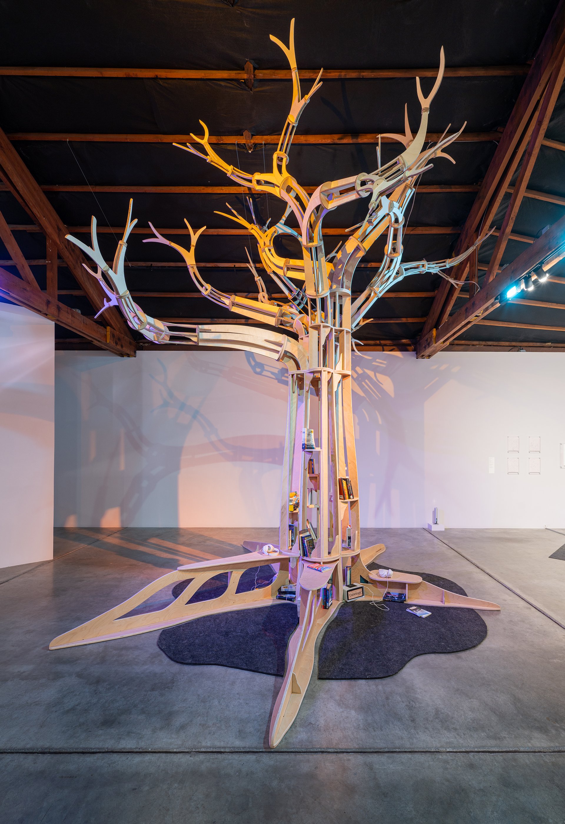 Ursula veritcal Mario Gallucci.jpg