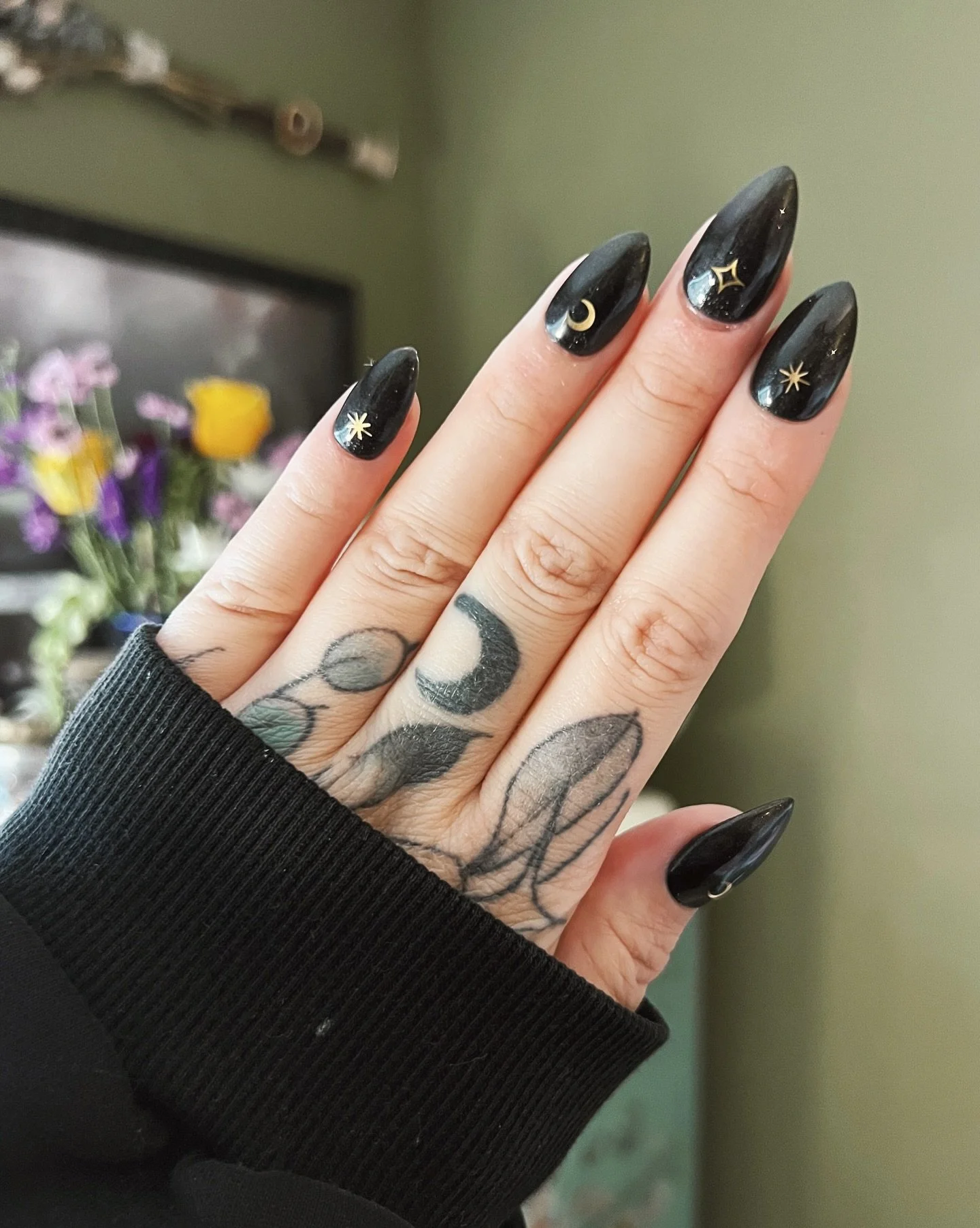 Nails lately. 💅🏼✨

Since the pandemic started in 2020, I&rsquo;ve been getting press-on nails, and I&rsquo;ve become obsessed with them: the quality! the variety! the number of compliments I receive on them! I don&rsquo;t know if I&rsquo;ll ever go