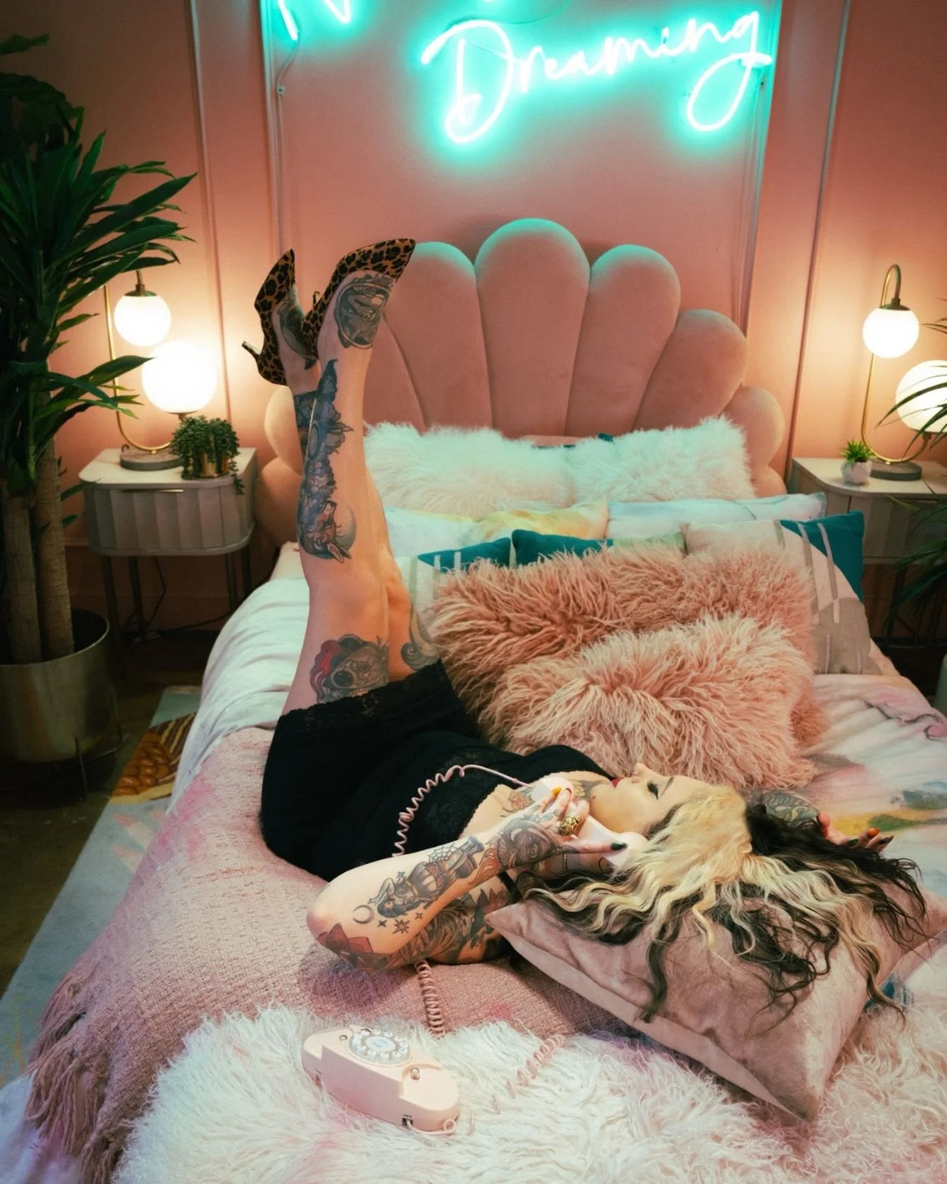 ☎️ When anyone called me late night, he was screwing around with my mind, asking &ldquo;What are you wearing?,&rdquo; too high to remember in the morning.

📸  @queerheartthrob