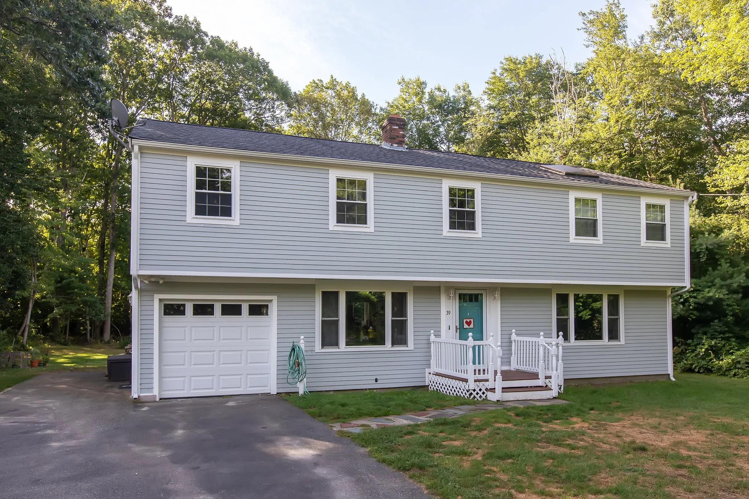 39 Eisenhower Ln