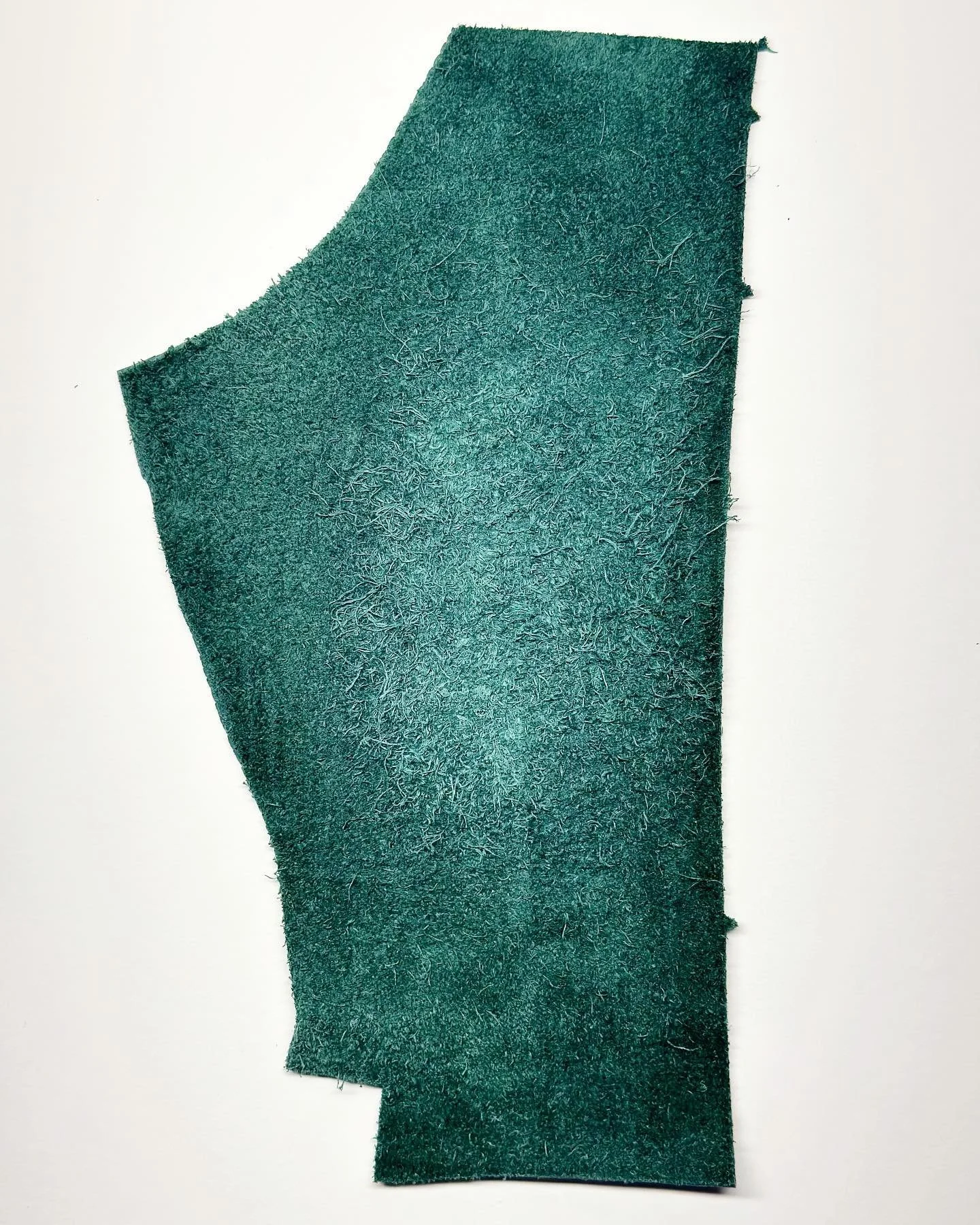 Layers
.
.
.

Leather patch scratch repeatedly for 30 minutes, fraying and thinning the scratched area.

Understand the structure of leather. Initially testing an idea with an intended outcome, but producing a new understanding of my material. 

Date