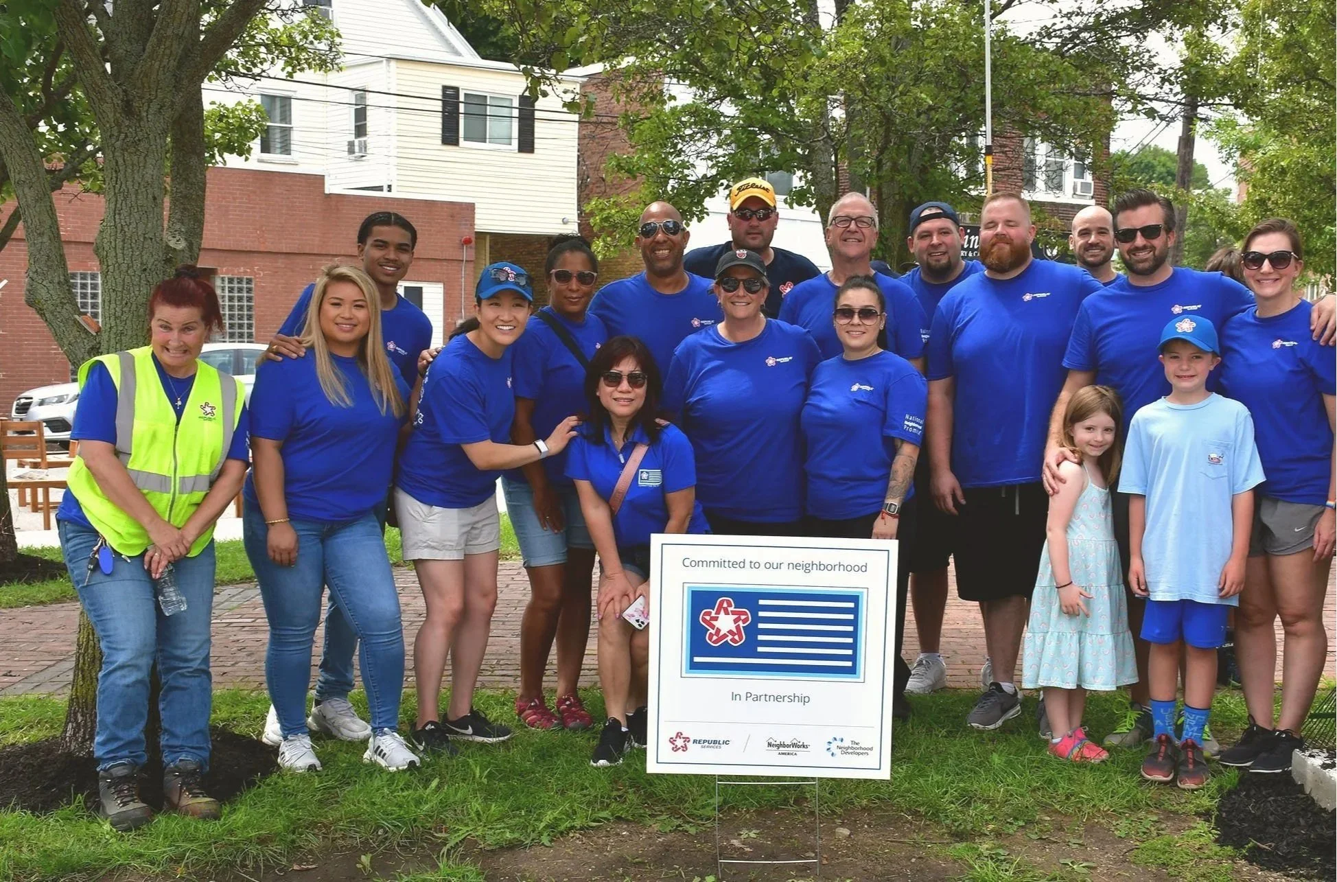 A group of volunteers from Republic Services