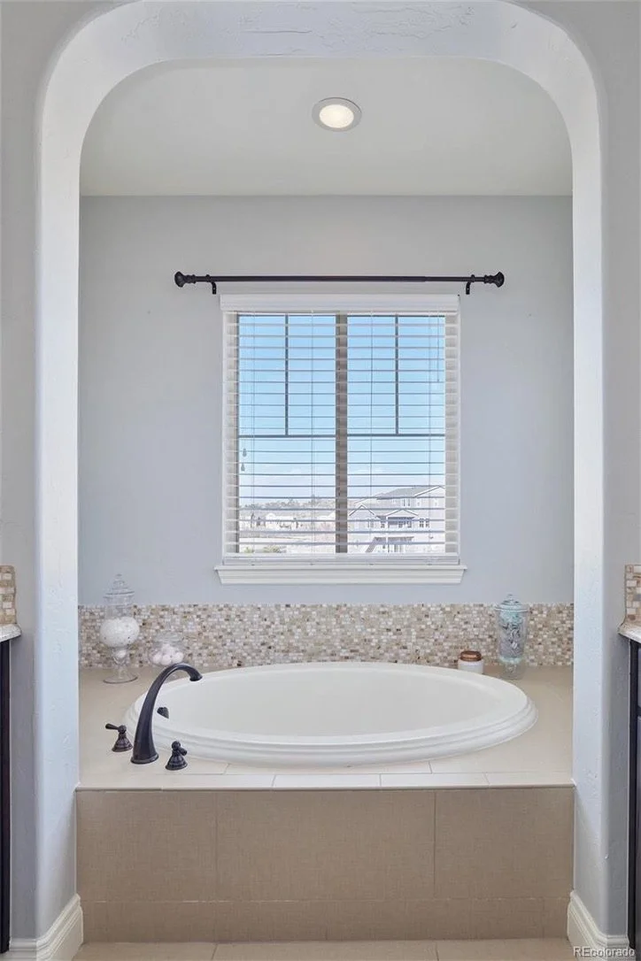 bathprimarytub.jpeg