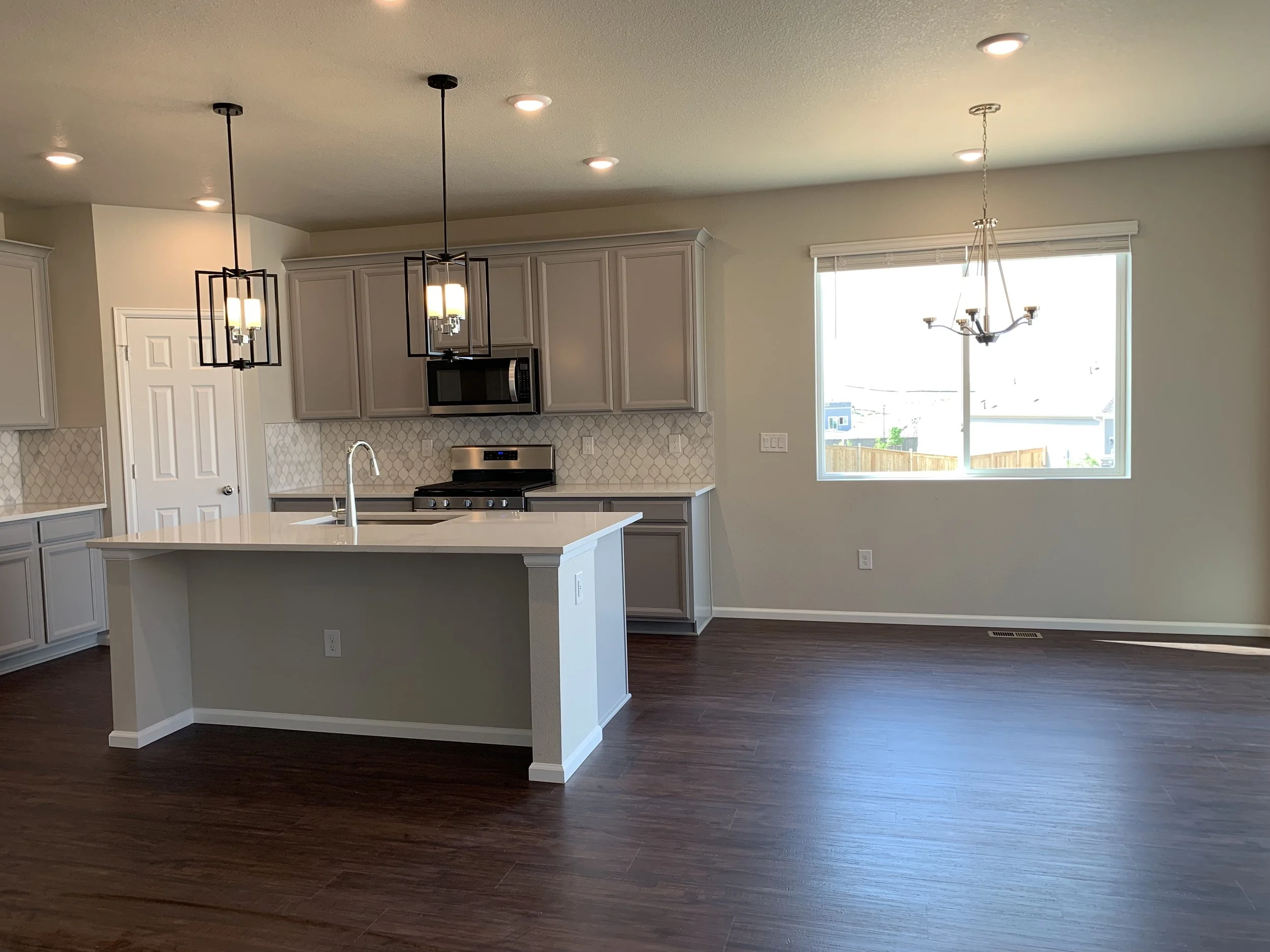 kitchen dining.jpg