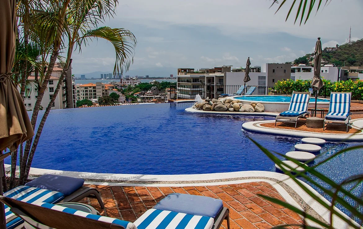 SelvaR-Mangos6-Pool-01.jpg