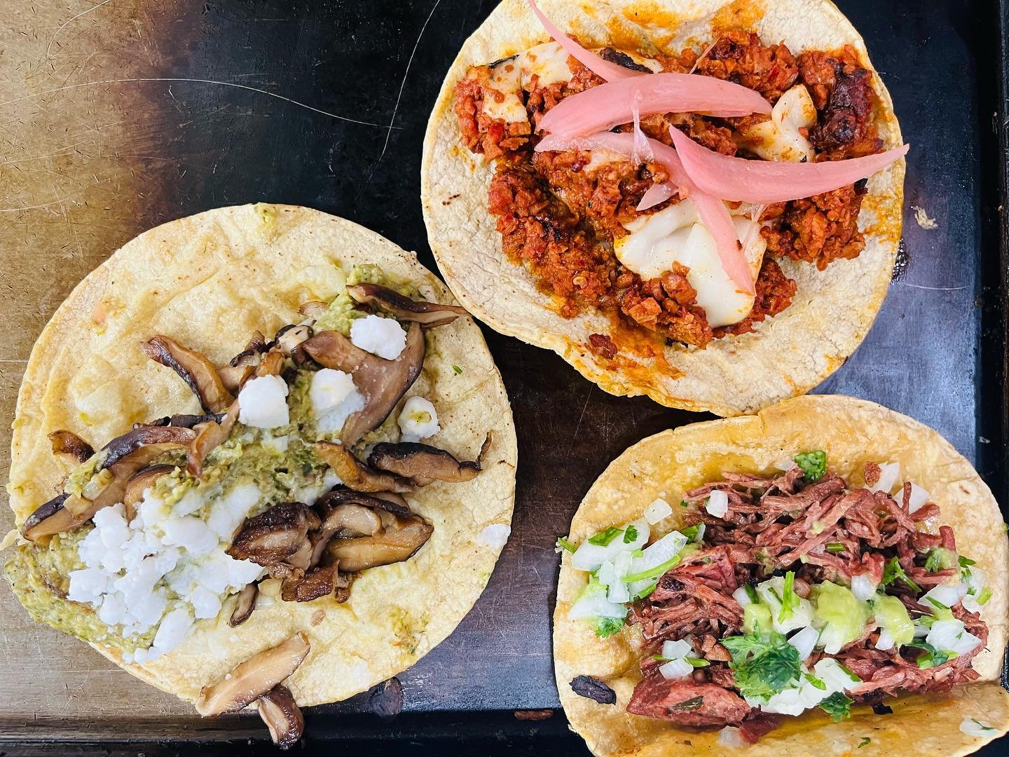 Sneak Peak to our Cinco de Mayo evening at Highland Park! More info to come, including how to reserve, but for now, just sharing the tacos 😋🇲🇽🌮

- Shredded Steak Taco 
- Shitake Mushroom Taco w/ Pipi&aacute;n Verde
- Chorizo &amp; Cheese Taco w/ 