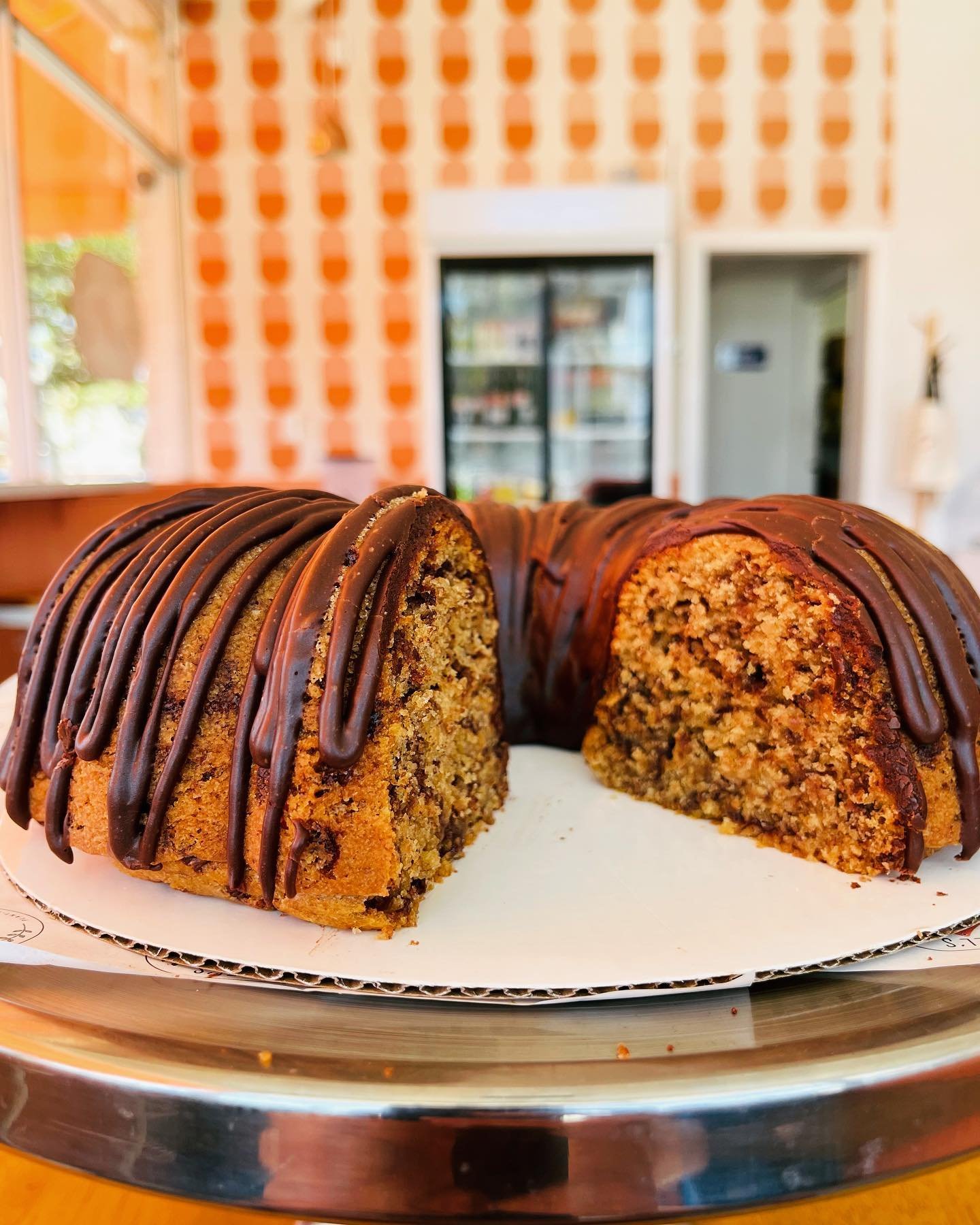 New! Peanut Butter &amp; Chocolate Cake 🤤🌱

#vegandessert #plantbaseddessert #plantbased #vegan #plantbasedmeats #plantbasedbutcher #veganmeats #deli #veganbutcher #vegancheese #plantbasedcheese #highlandpark