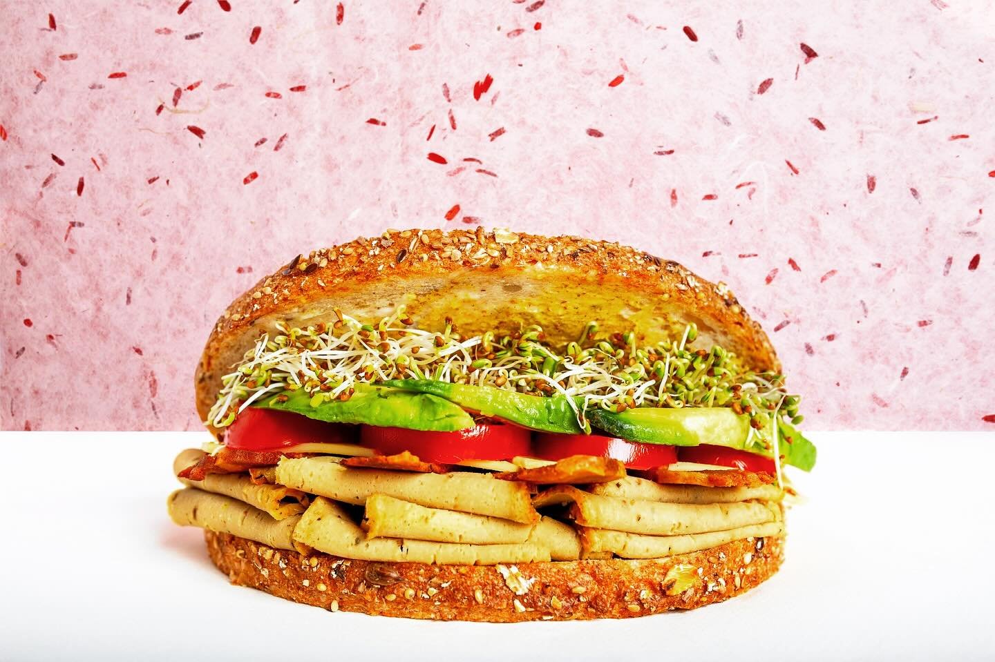 The Californian 

#plantbased #vegan #plantbasedmeats #plantbasedbutcher #veganmeats #deli #veganbutcher #vegancheese #plantbasedcheese #highlandpark #sandwich