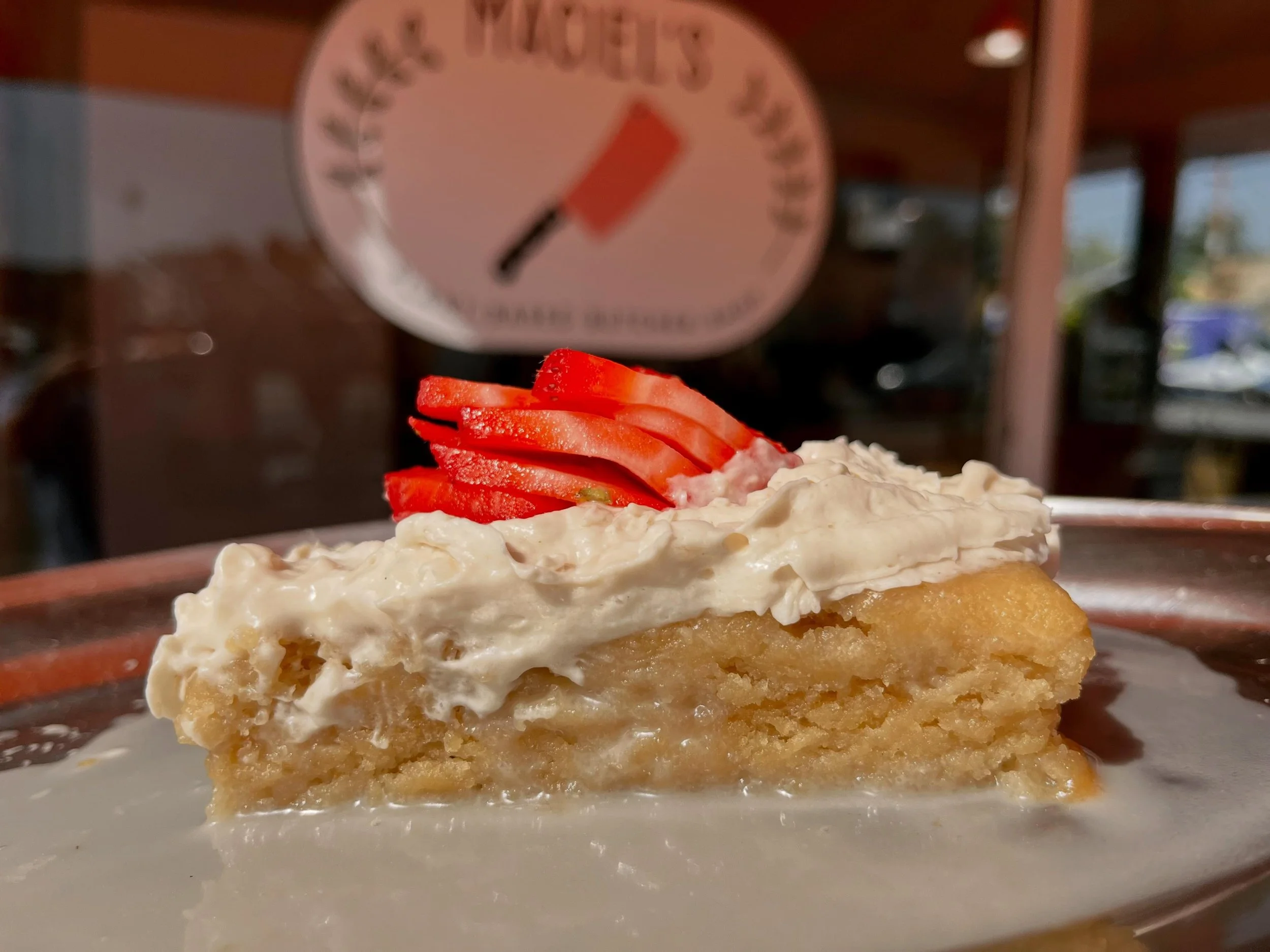 Tres Leches w/ Strawberries! 🍰🤤🍓

Mother&rsquo;s Day Special - Limited amount! 

#mothersday #treslechescake #vegan #plantbased