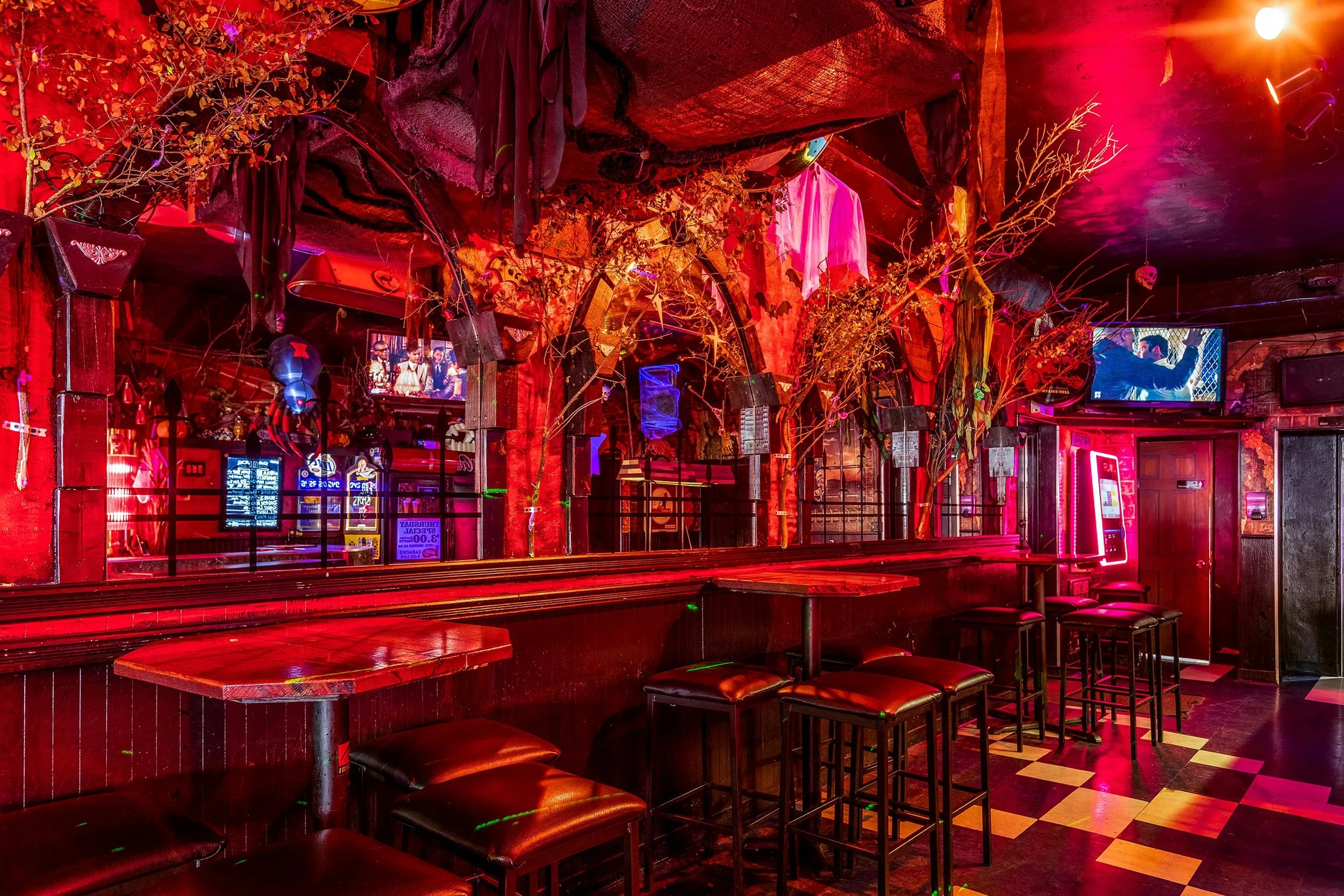 Jekyl Hyde Pittsburgh S Halloween Bar Since 1996 South Side