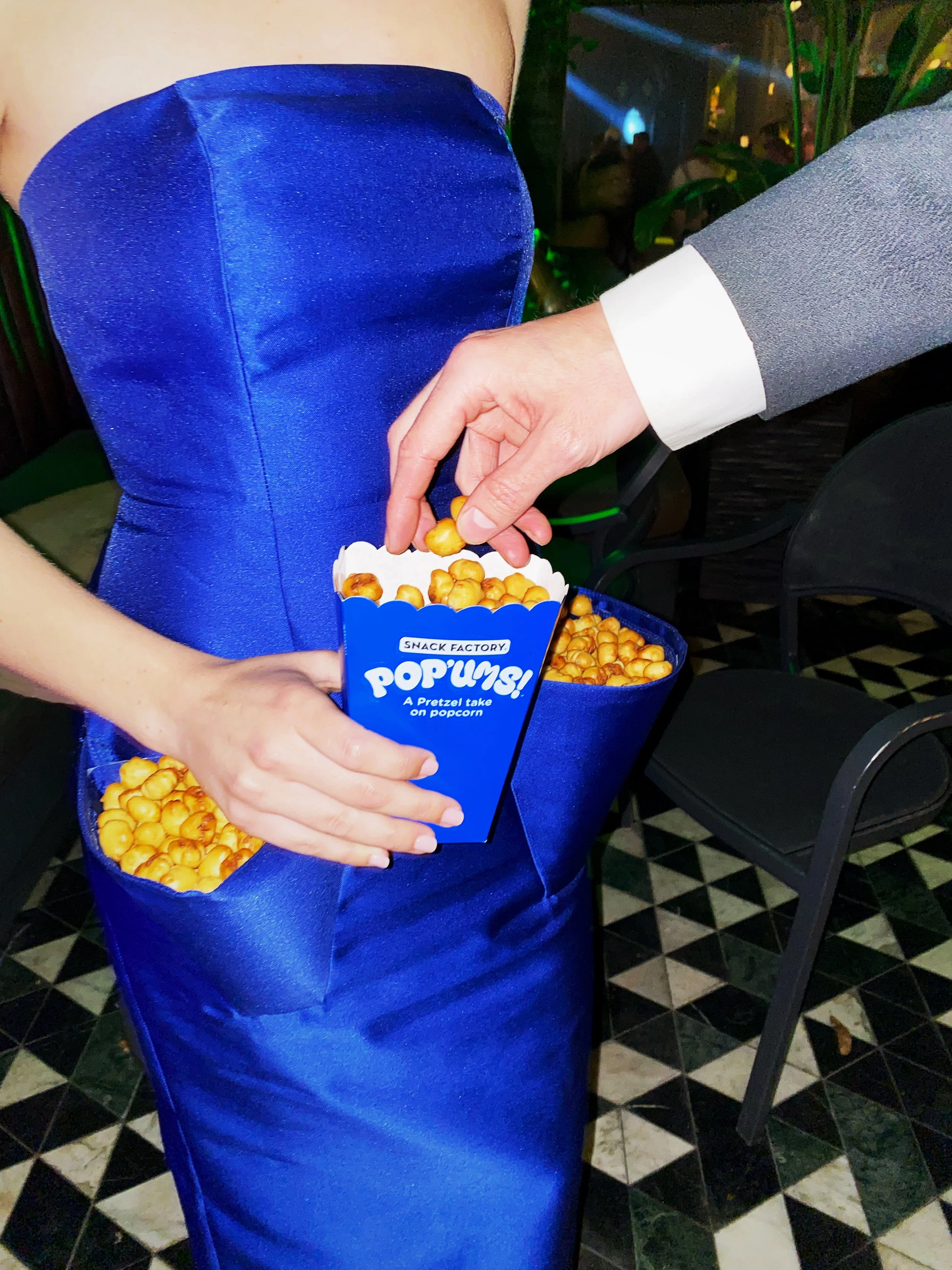 PopUms_social_oscars__afterHand.jpg