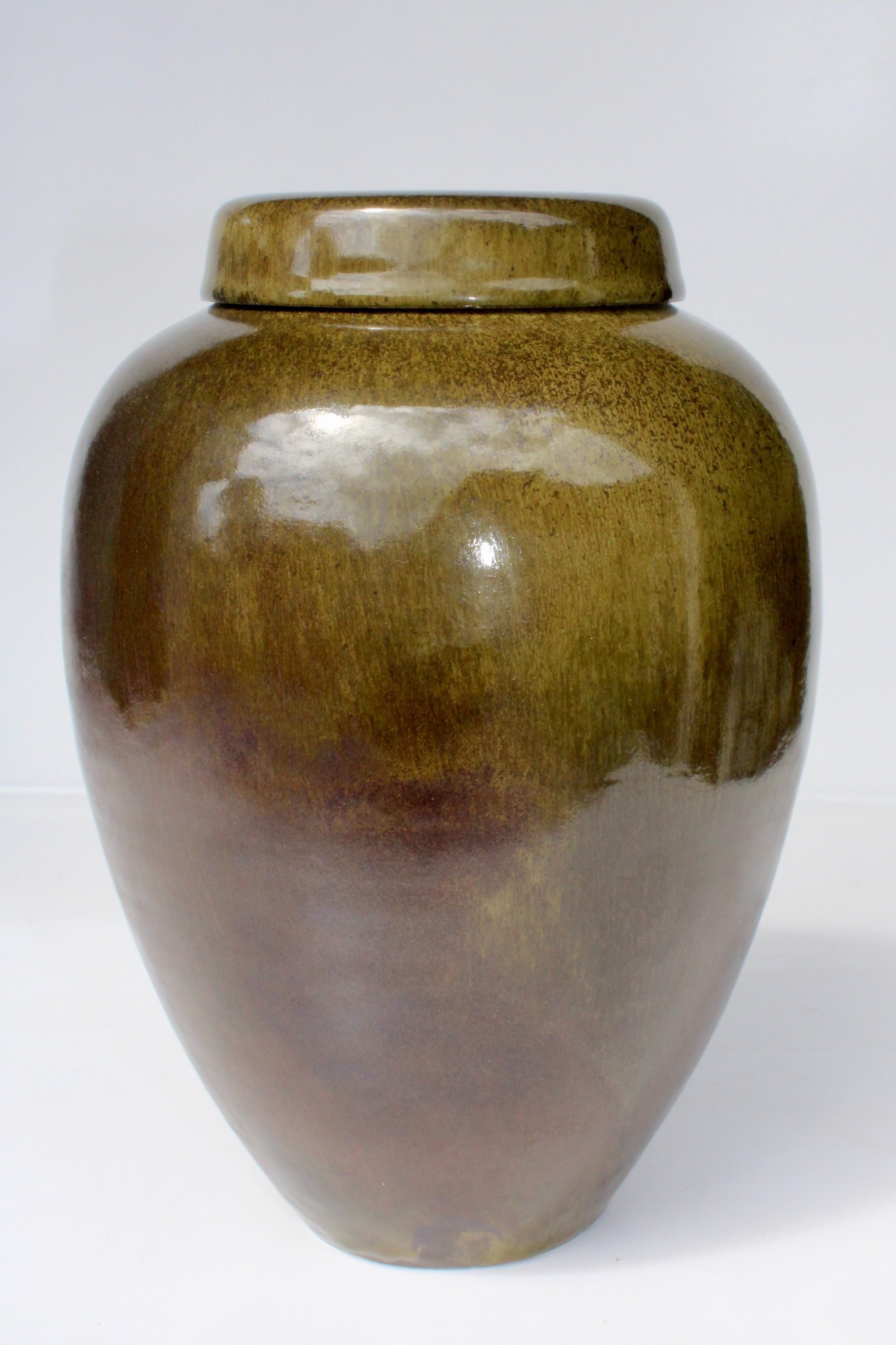 Green ceramic urn inspired by Pounamu (New Zealand greenstone), featuring a rich satin finish and natural stone-like texture, made in Auckland.